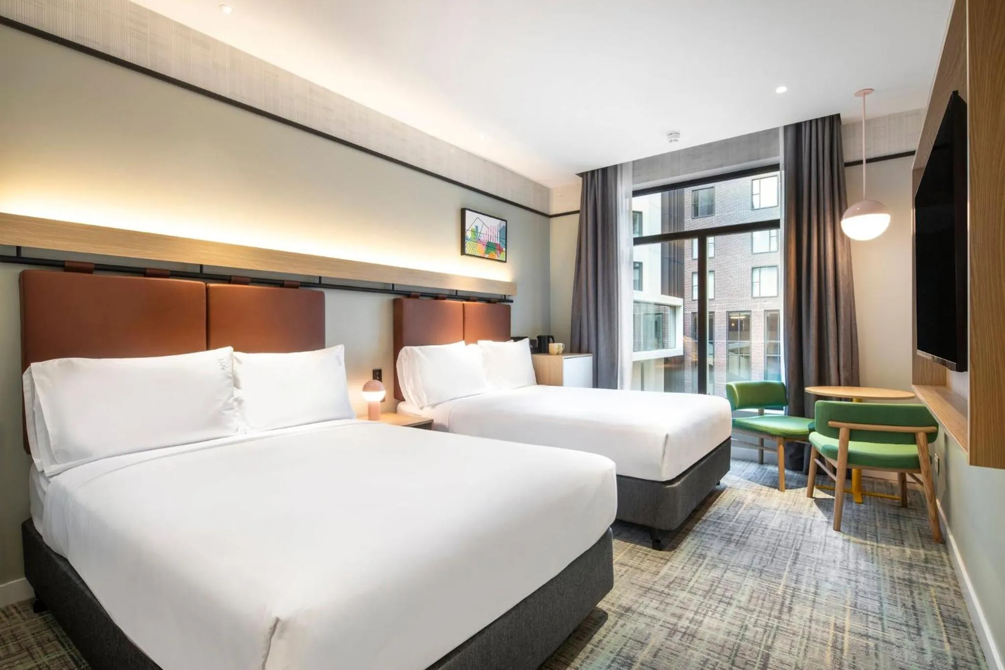 Photo of the whole room, Bed in Holiday Inn Melbourne Bourke Street Mall by IHG