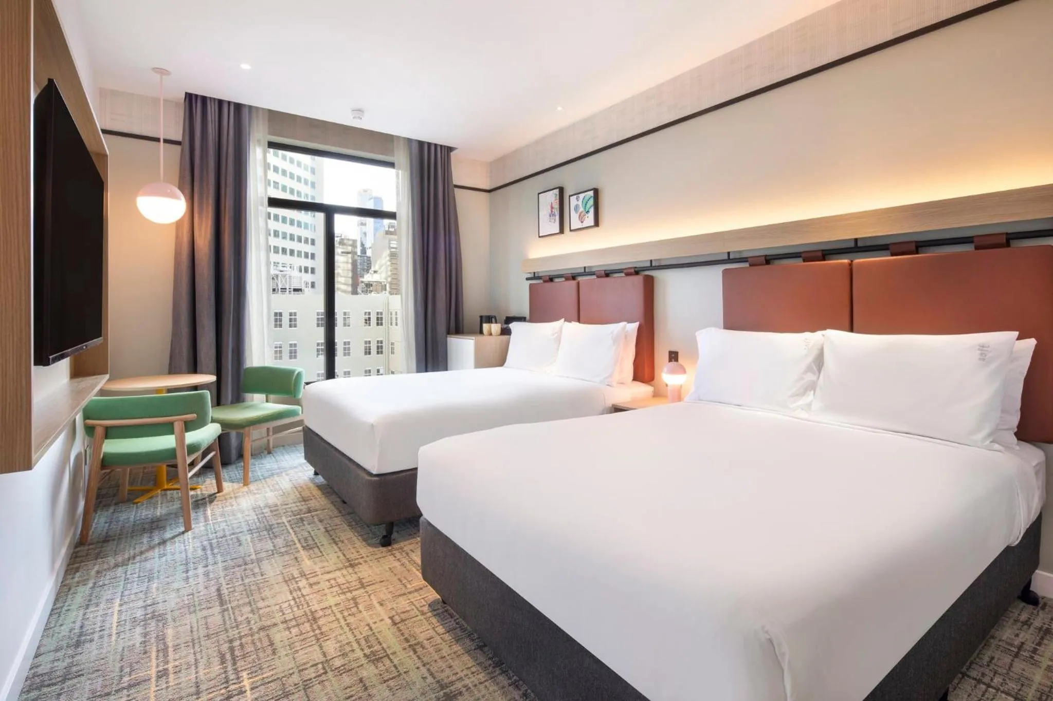 Photo of the whole room, Bed in Holiday Inn Melbourne Bourke Street Mall by IHG
