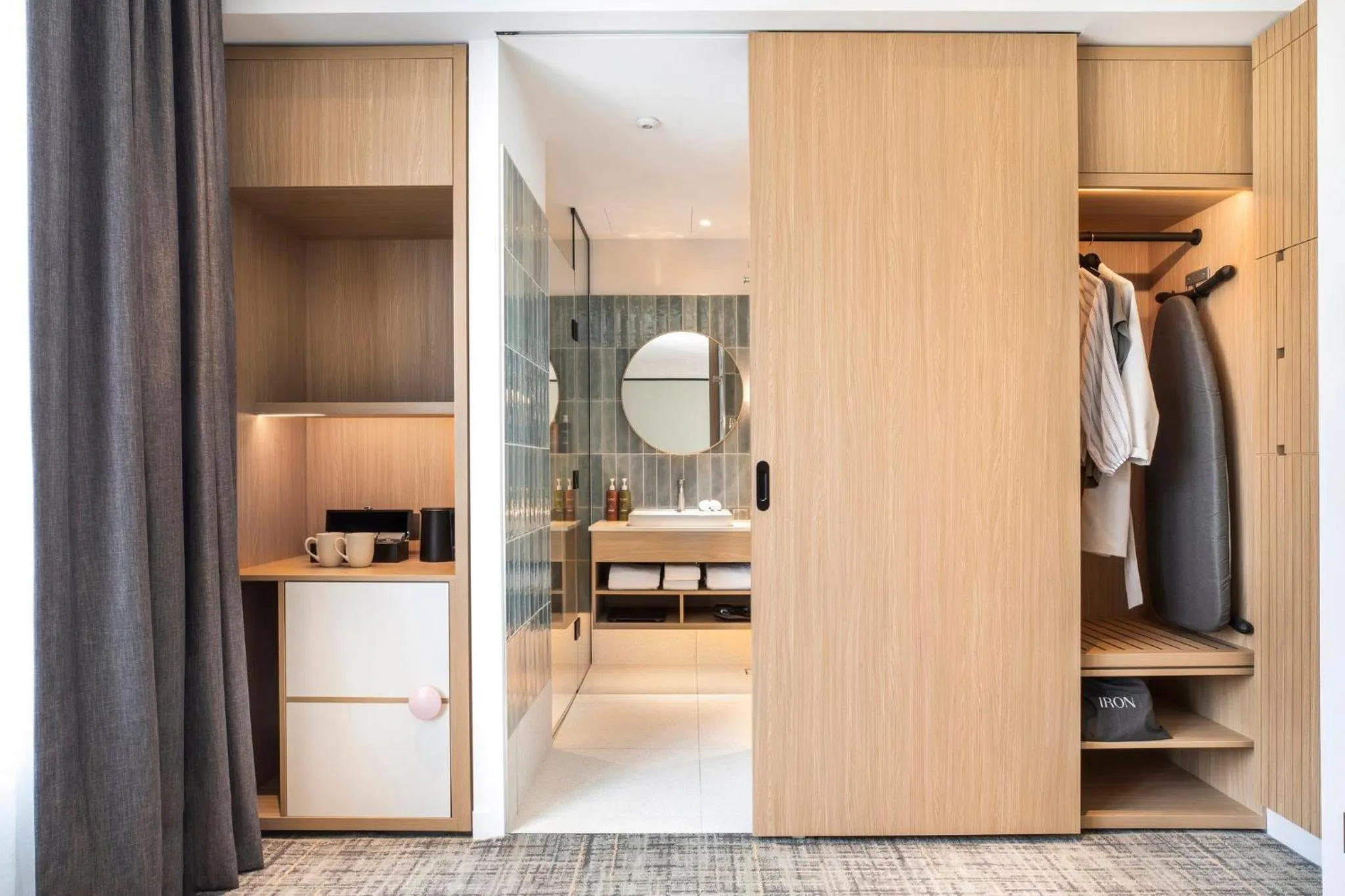 Photo of the whole room in Holiday Inn Melbourne Bourke Street Mall by IHG