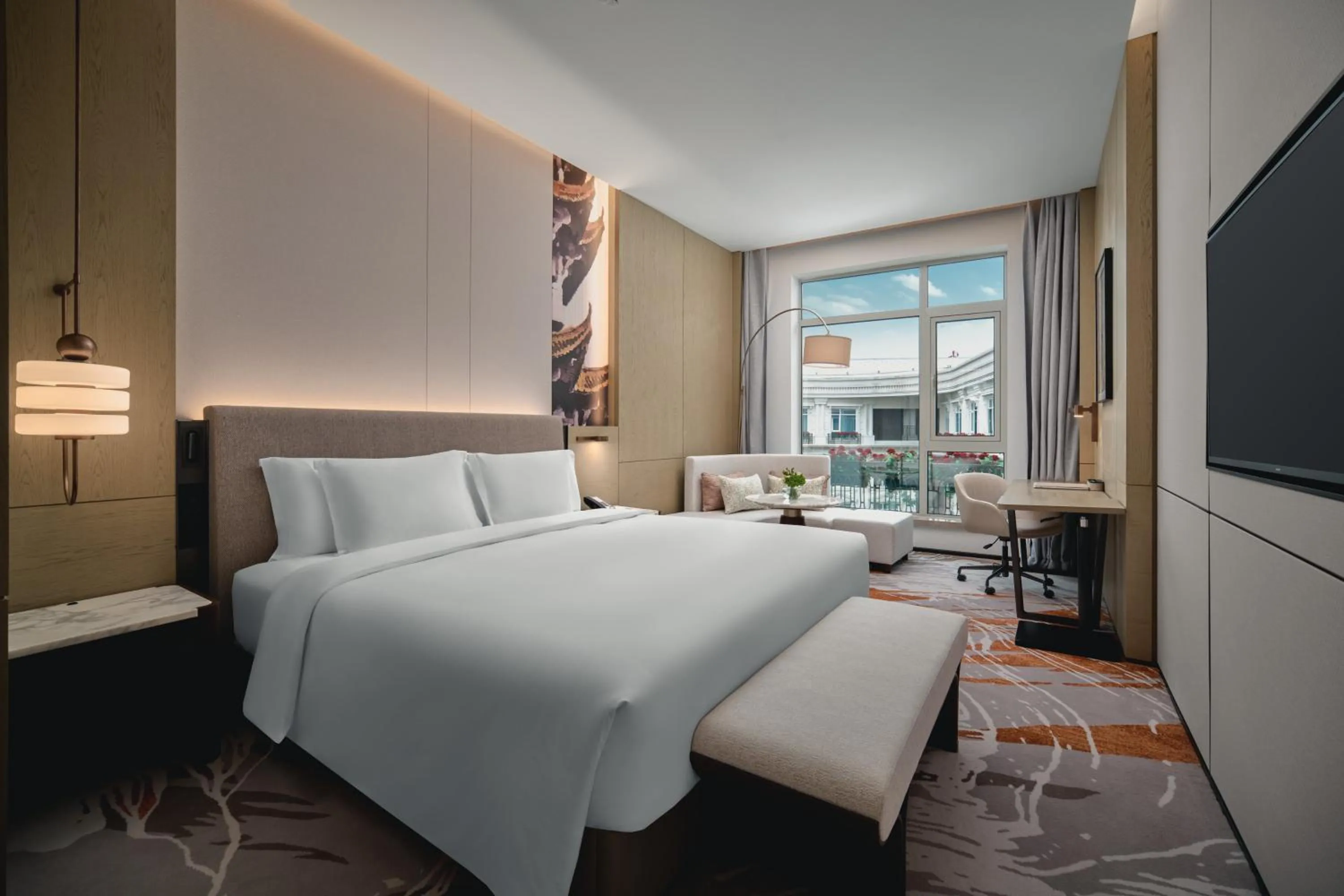 Photo of the whole room, Bed in Crowne Plaza Wuhan Tianhe Airport by IHG