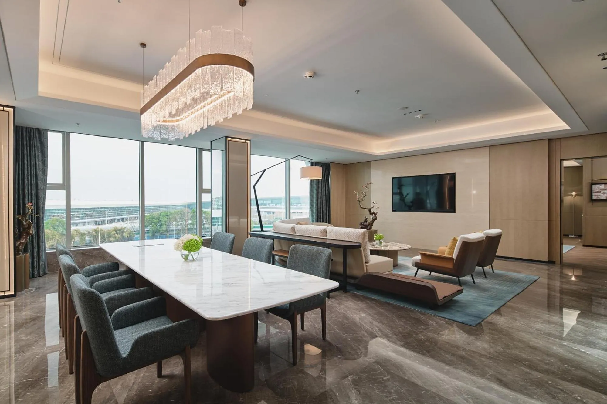 TV and multimedia in Crowne Plaza Wuhan Tianhe Airport by IHG