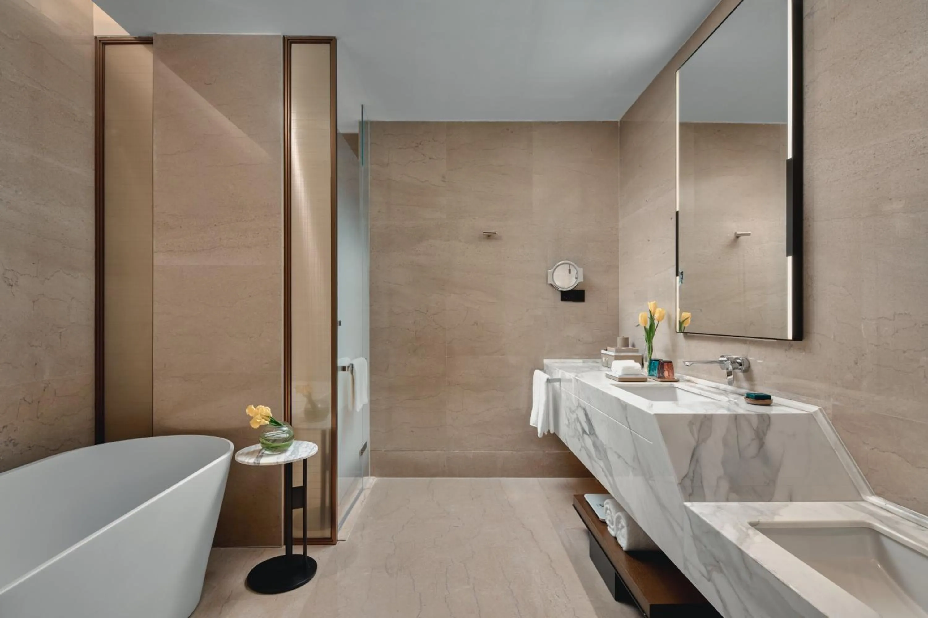 Photo of the whole room in Crowne Plaza Wuhan Tianhe Airport by IHG