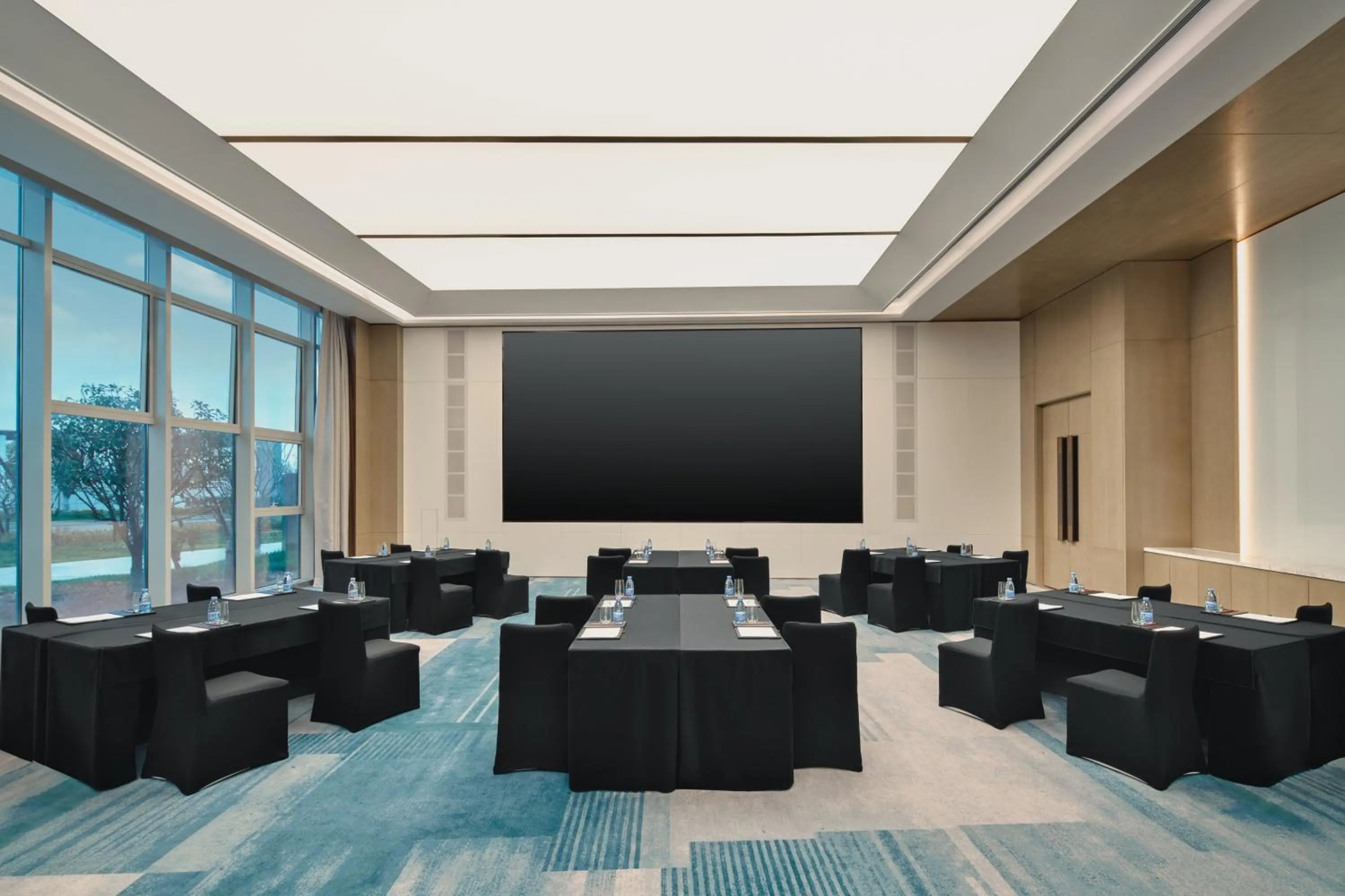 Meeting/conference room in Crowne Plaza Wuhan Tianhe Airport by IHG