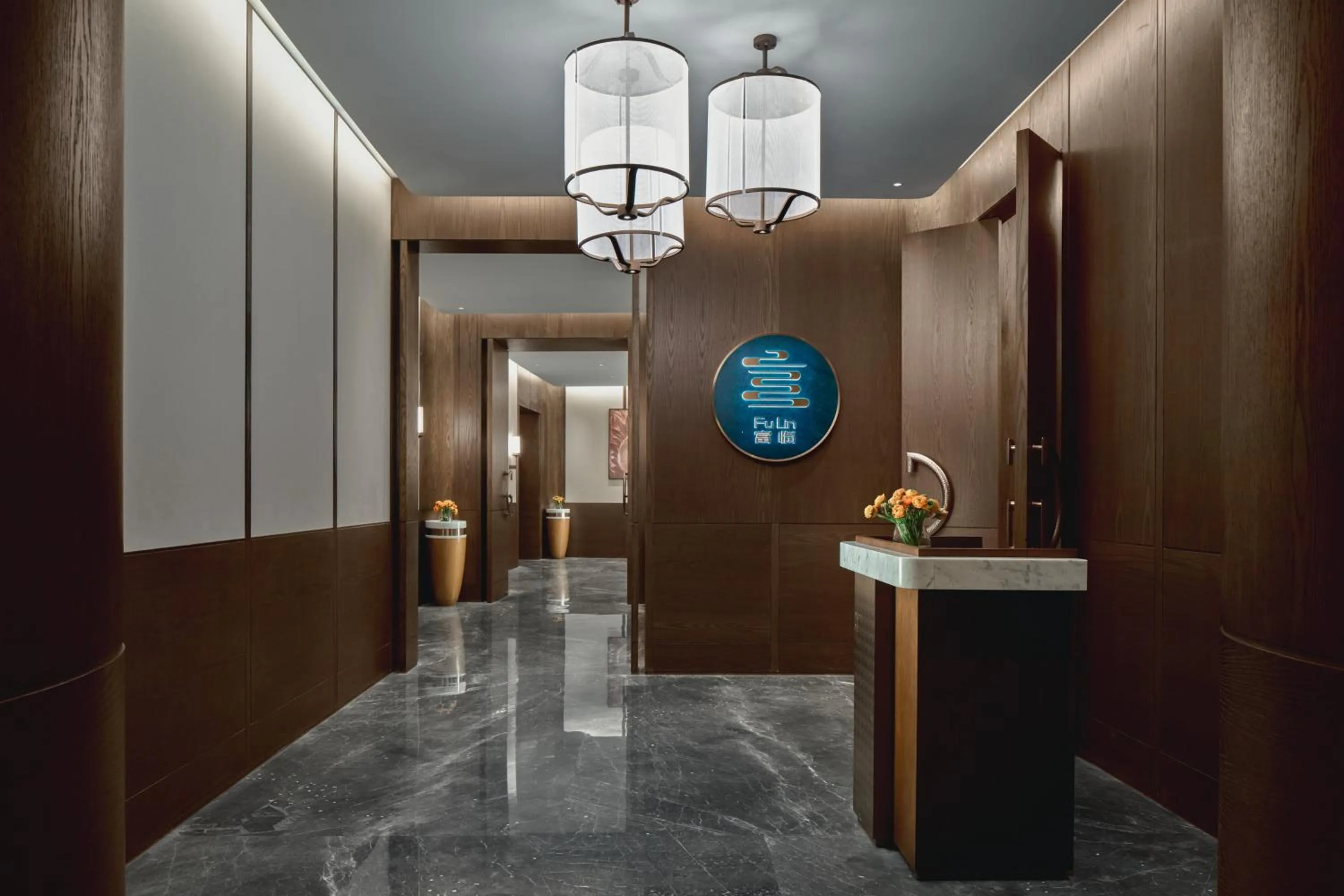 Restaurant/places to eat in Crowne Plaza Wuhan Tianhe Airport by IHG