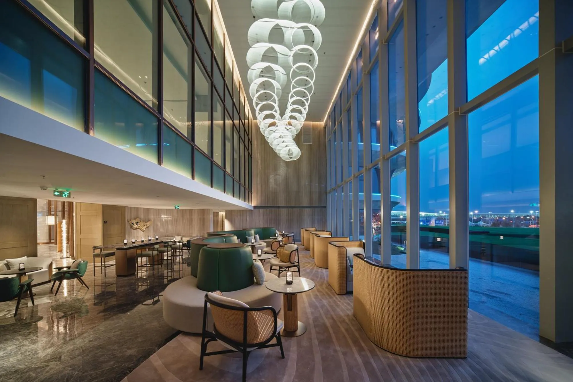 Restaurant/places to eat in Crowne Plaza Wuhan Tianhe Airport by IHG