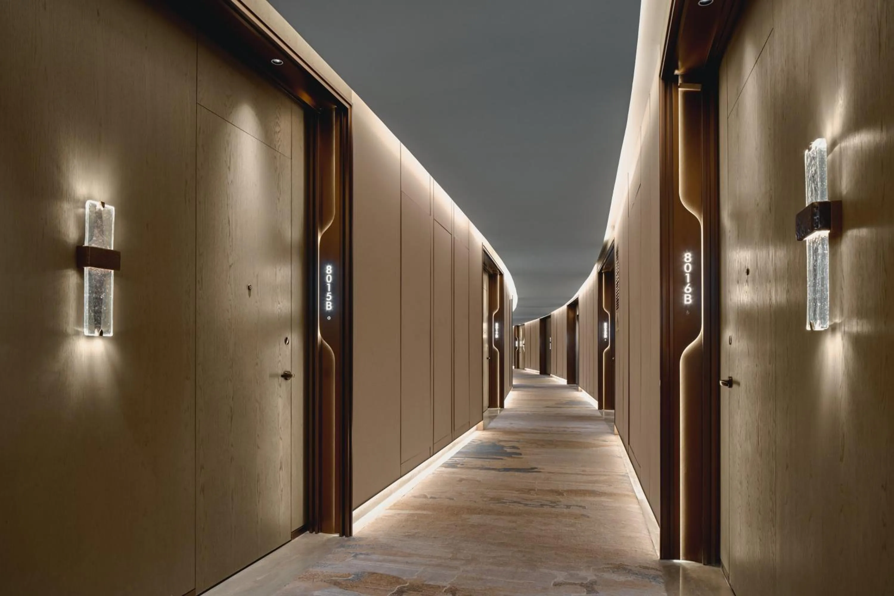 Lobby or reception in Crowne Plaza Wuhan Tianhe Airport by IHG