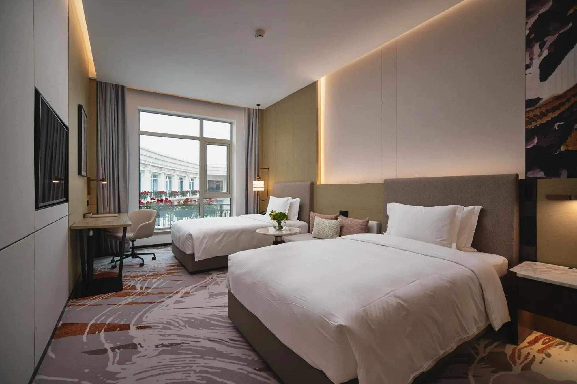 Bed in Crowne Plaza Wuhan Tianhe Airport by IHG