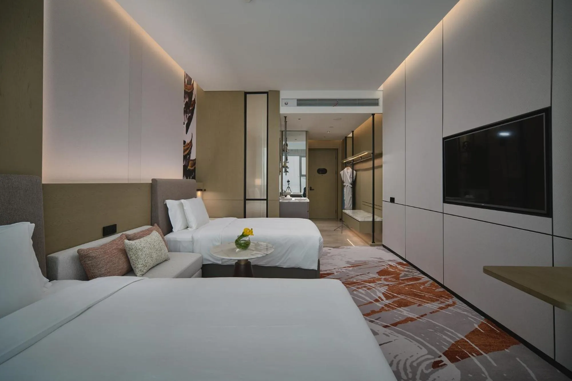 Bed in Crowne Plaza Wuhan Tianhe Airport by IHG