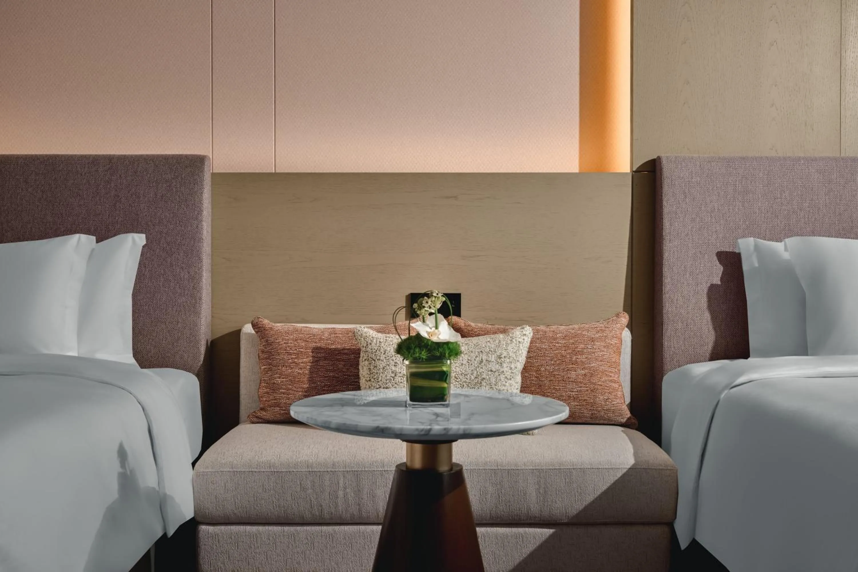 Photo of the whole room, Bed in Crowne Plaza Wuhan Tianhe Airport by IHG