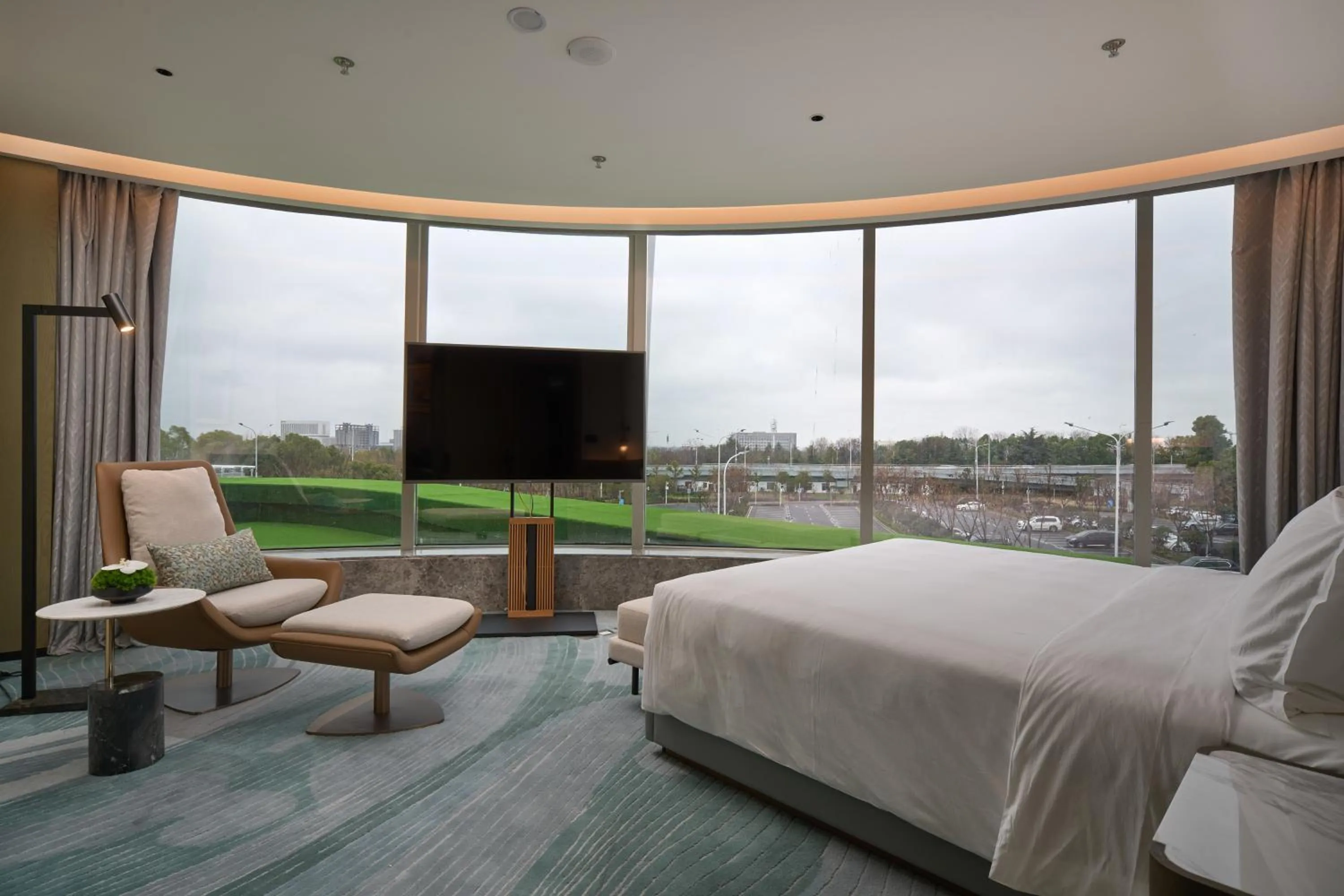 Bed in Holiday Inn Wuhan Tianhe Airport by IHG