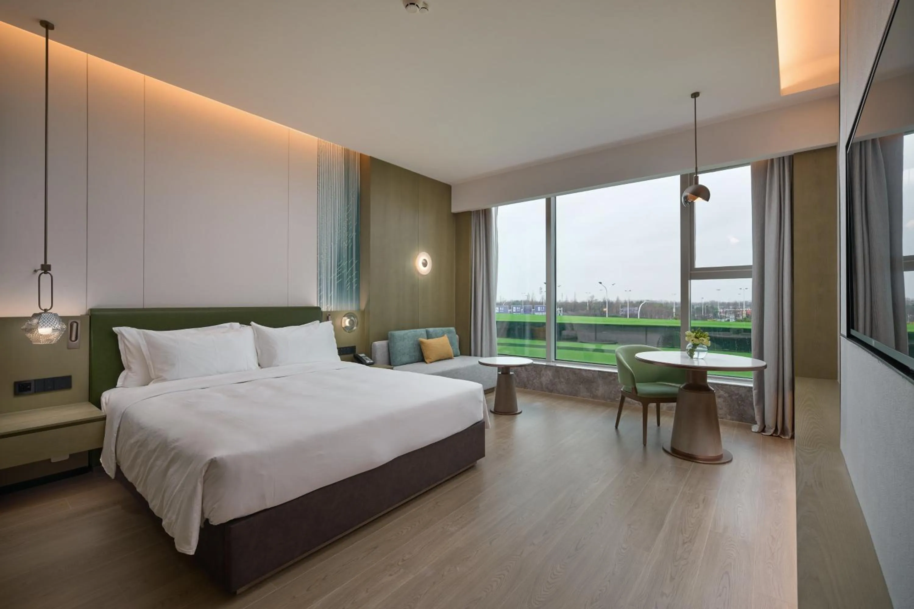 Photo of the whole room, Bed in Holiday Inn Wuhan Tianhe Airport by IHG