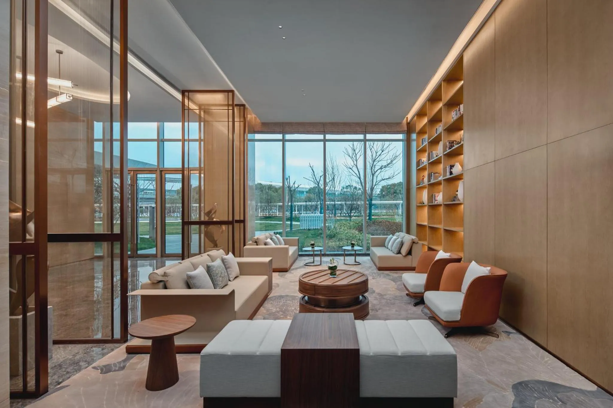 Meeting/conference room in Holiday Inn Wuhan Tianhe Airport by IHG