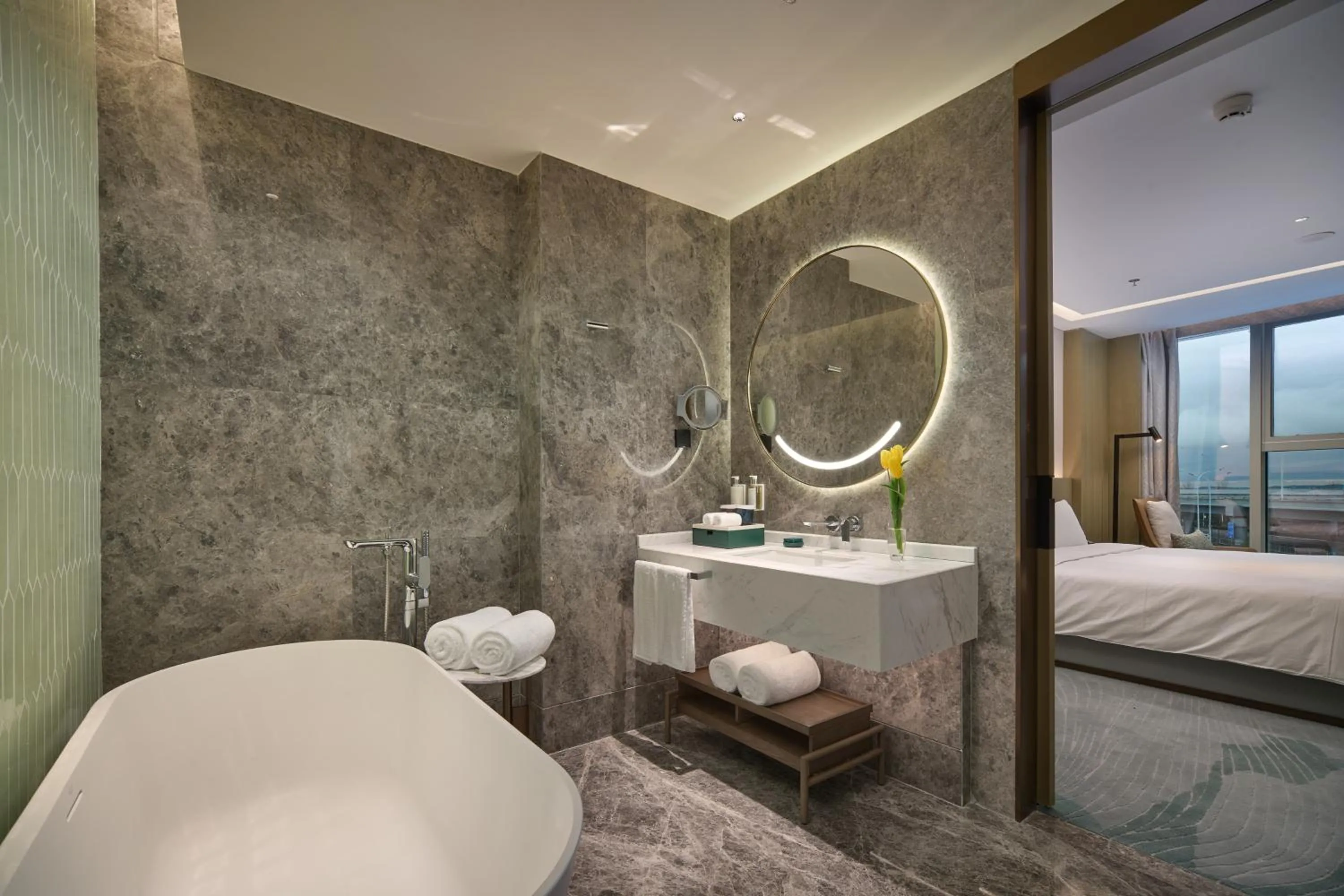 Bathroom, Bed in Holiday Inn Wuhan Tianhe Airport by IHG