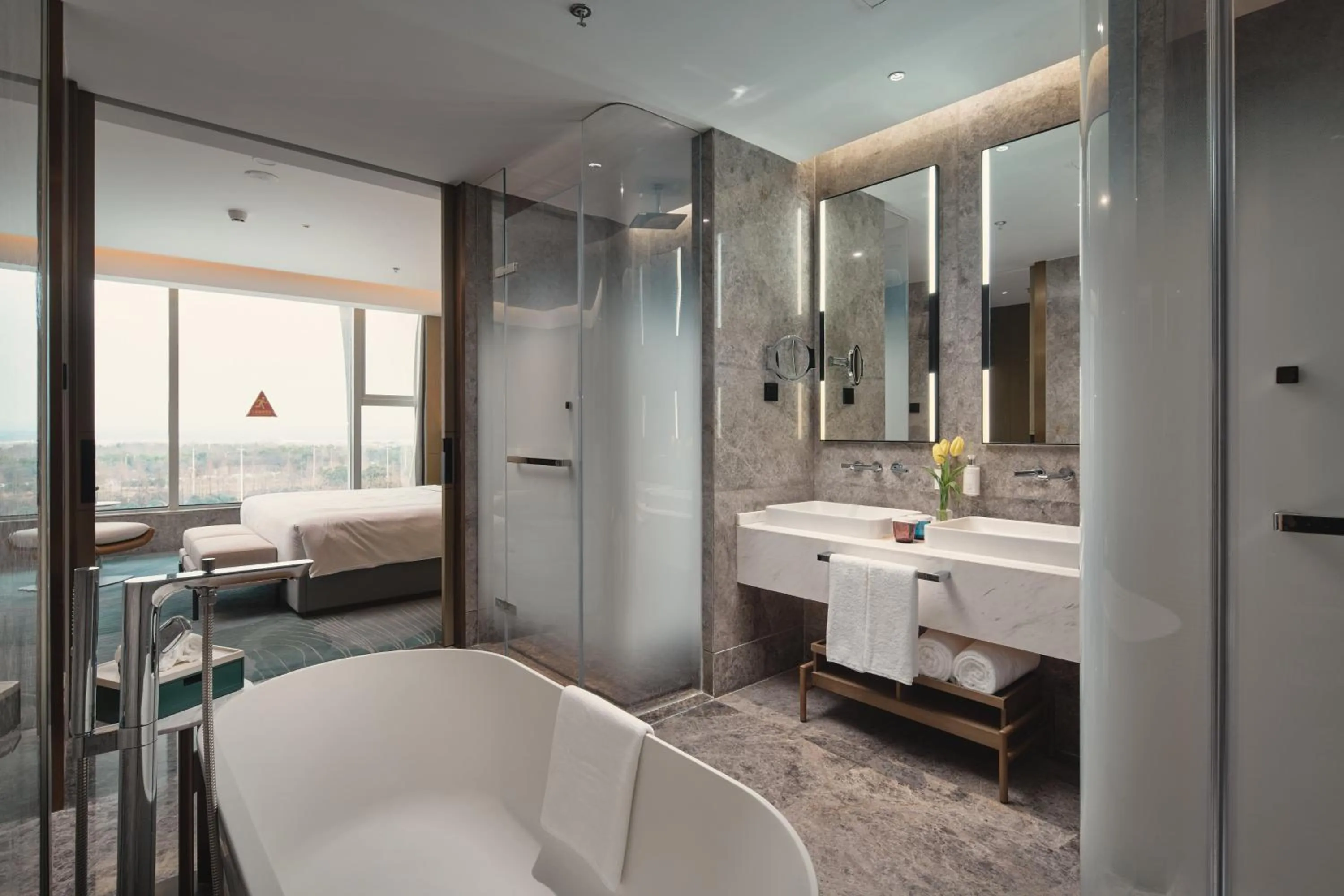 Photo of the whole room, Bed in Holiday Inn Wuhan Tianhe Airport by IHG