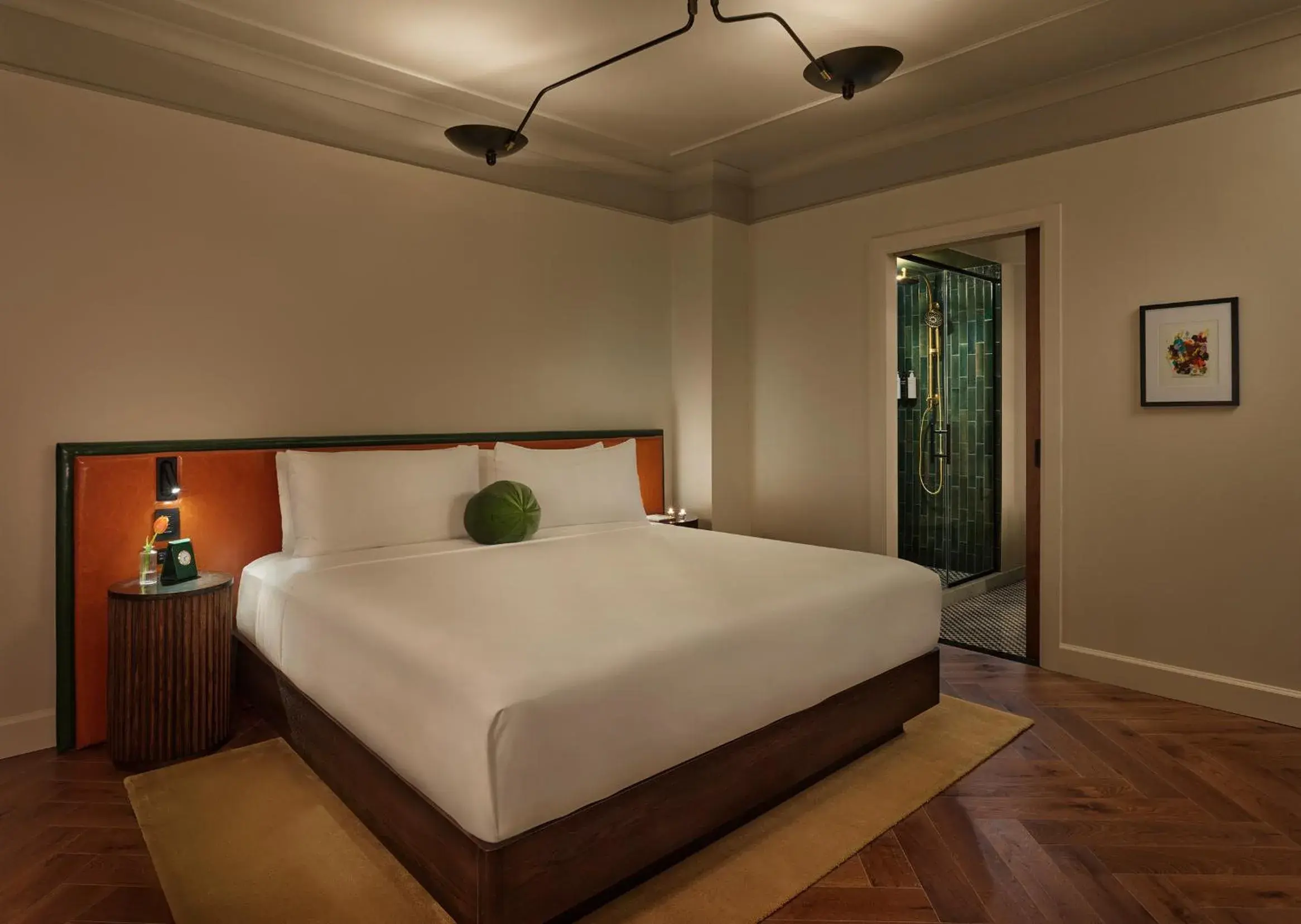 Standard King Room in Sixty DC Standard King Room in Sixty DC