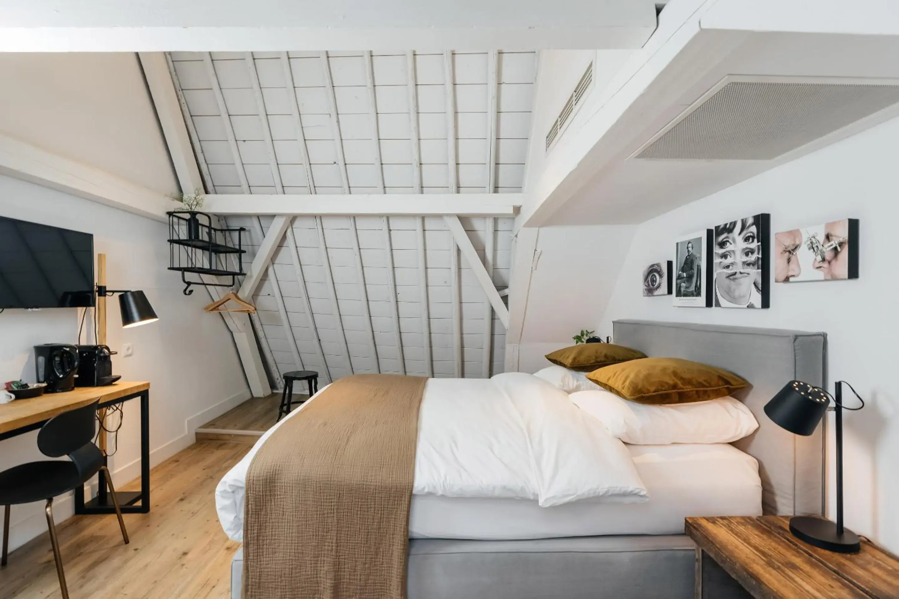 Bed in Eye Hotel Bed in Eye Hotel