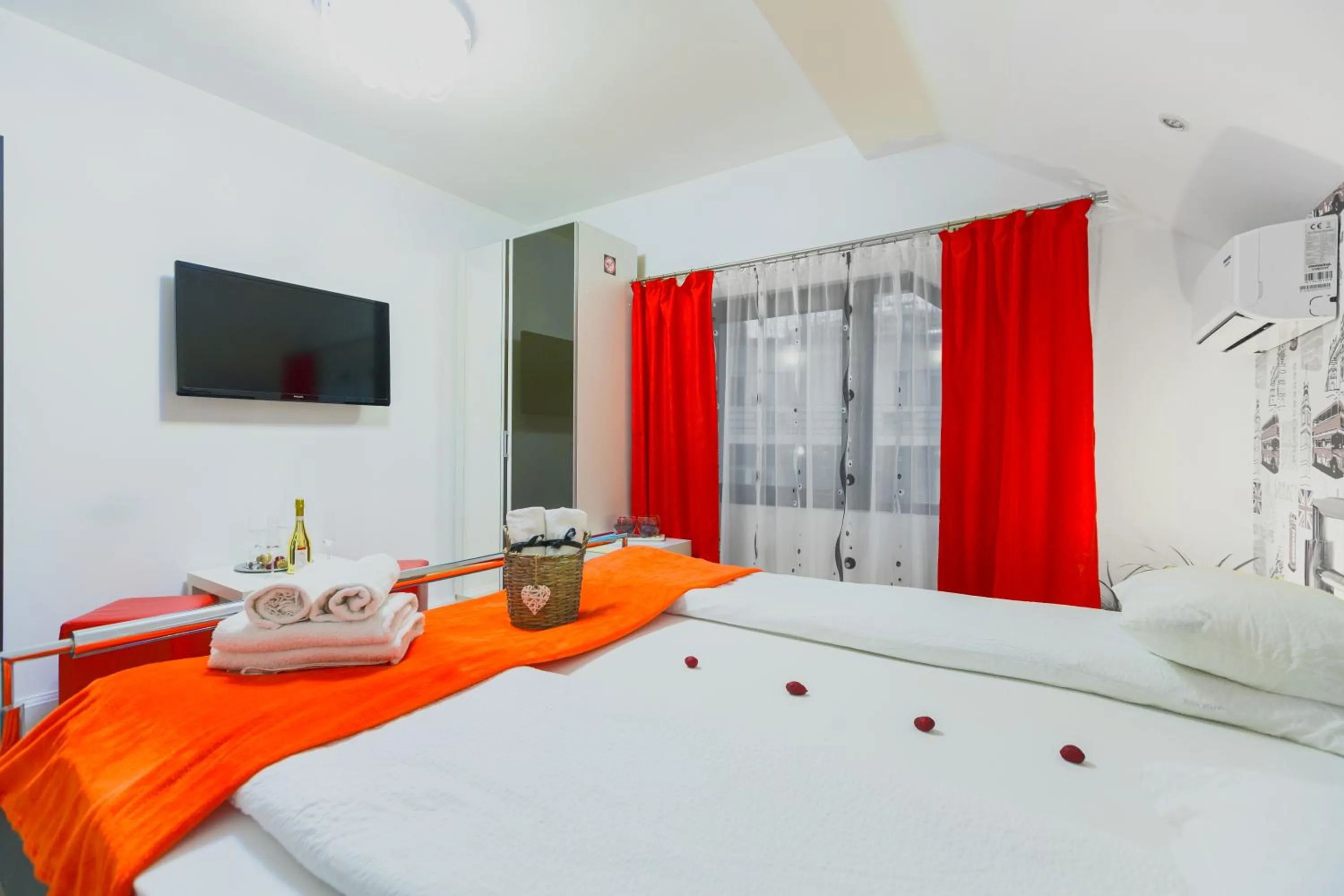 Bed in Pensiunea Avy