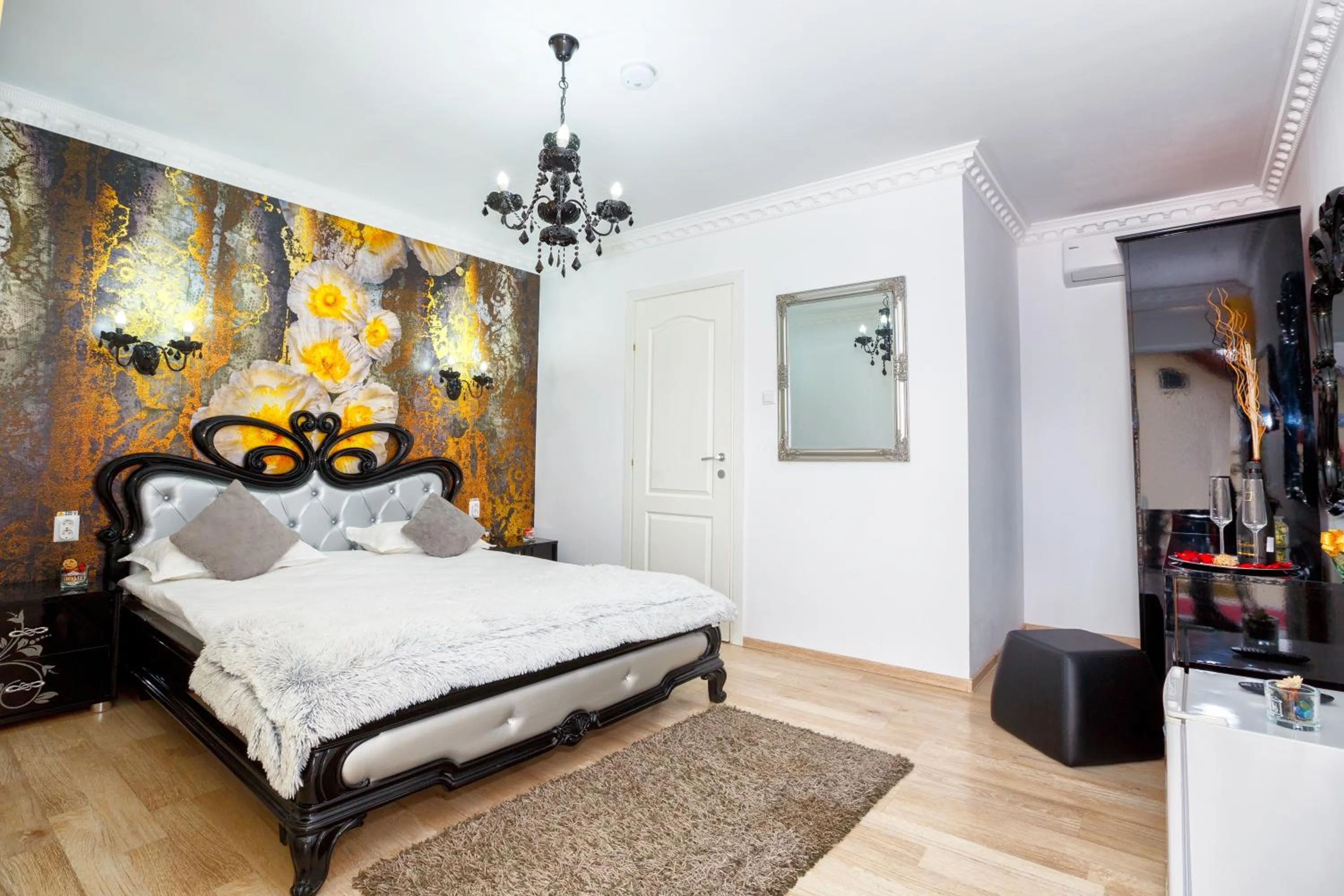 Bed in Pensiunea Avy
