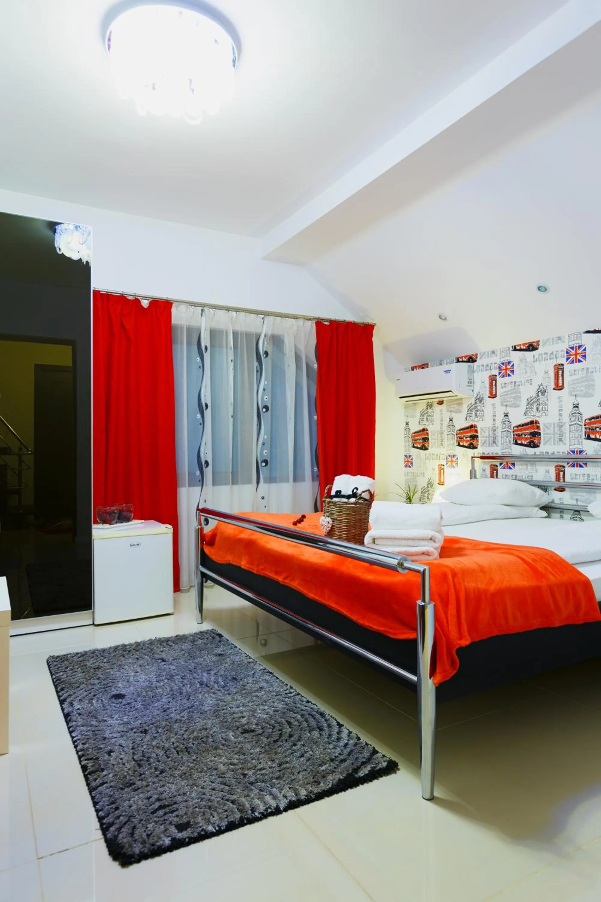 Bed in Pensiunea Avy