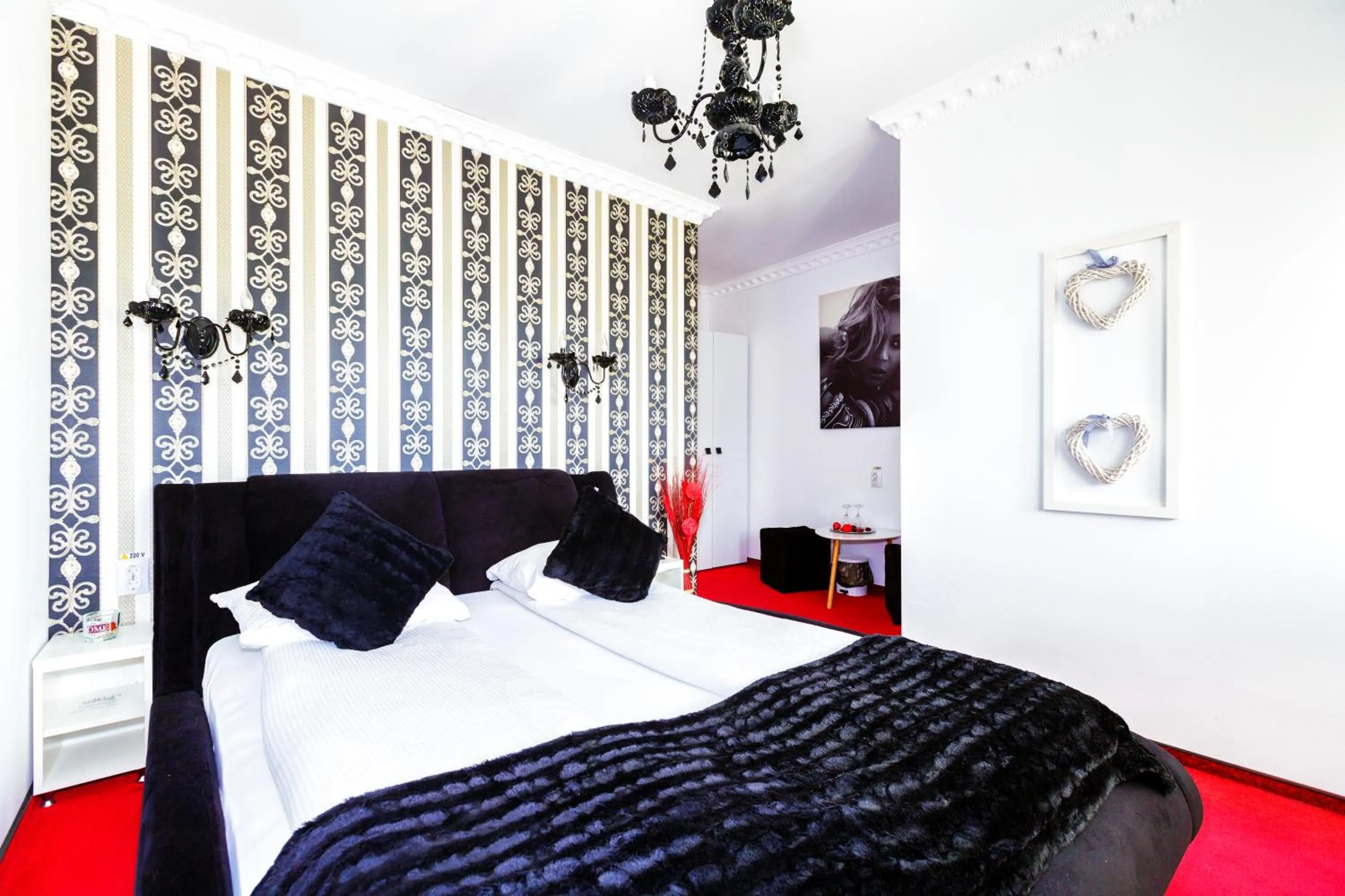 Bed in Pensiunea Avy