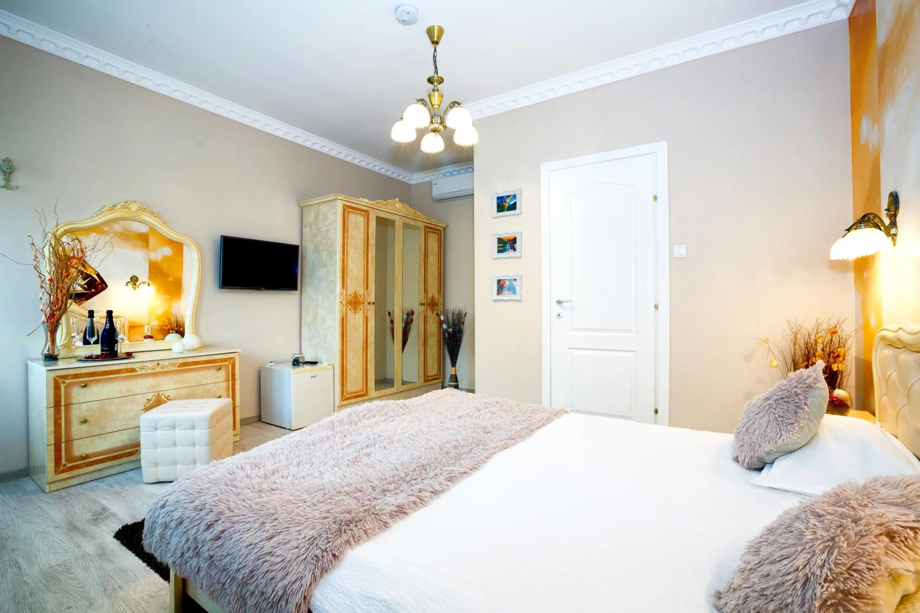 Bed in Pensiunea Avy