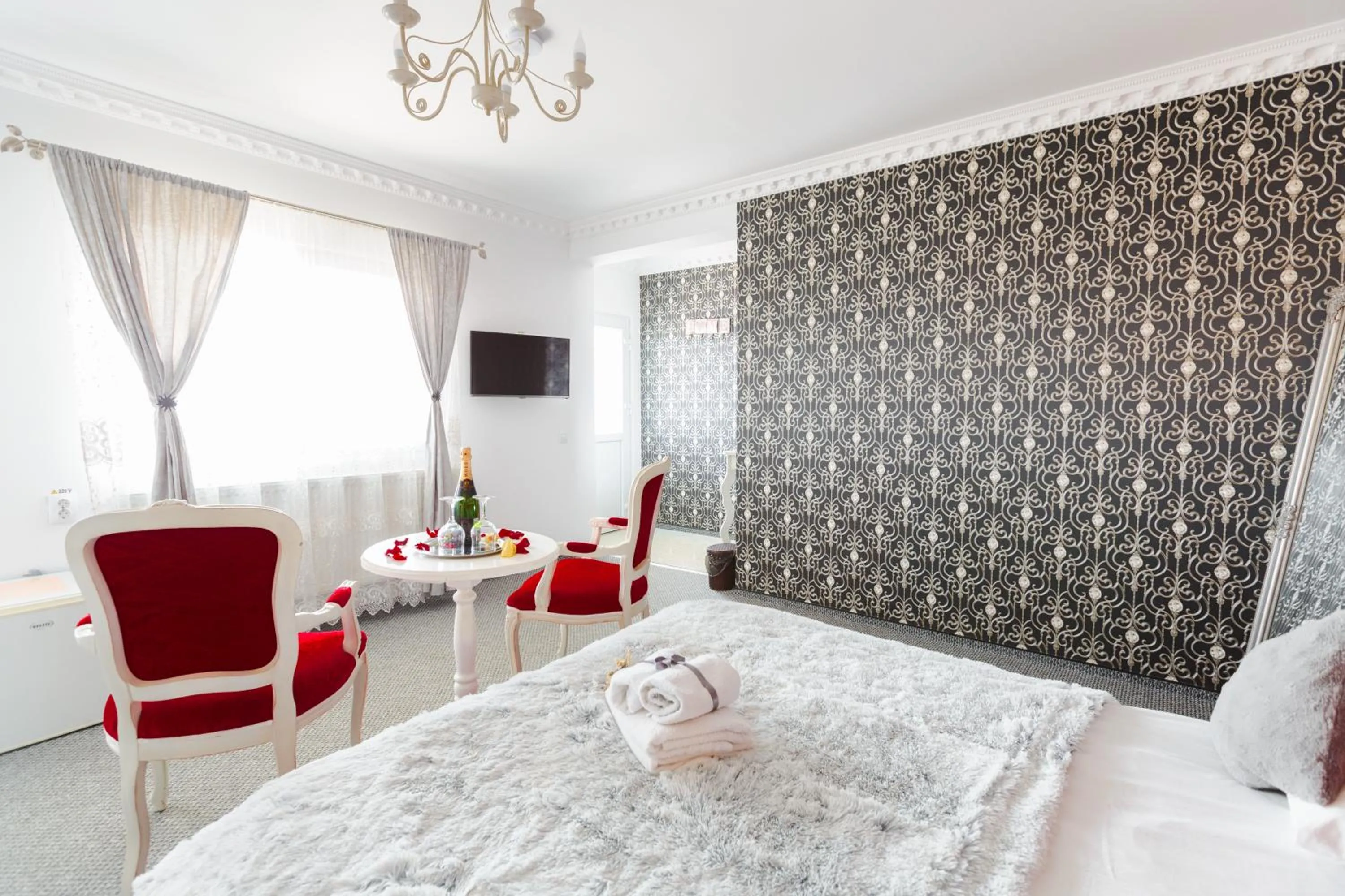 Bed in Pensiunea Avy