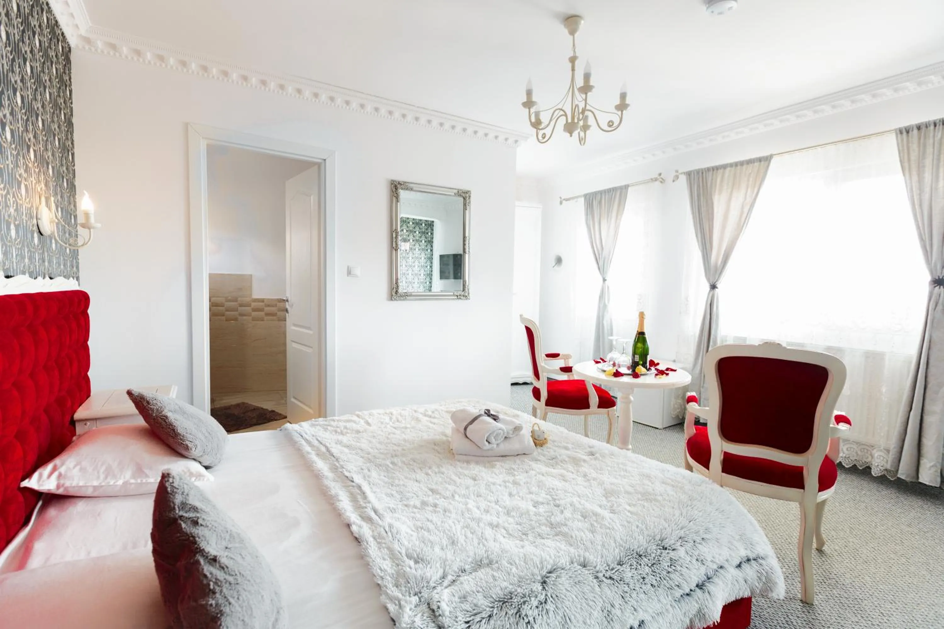 Bed in Pensiunea Avy
