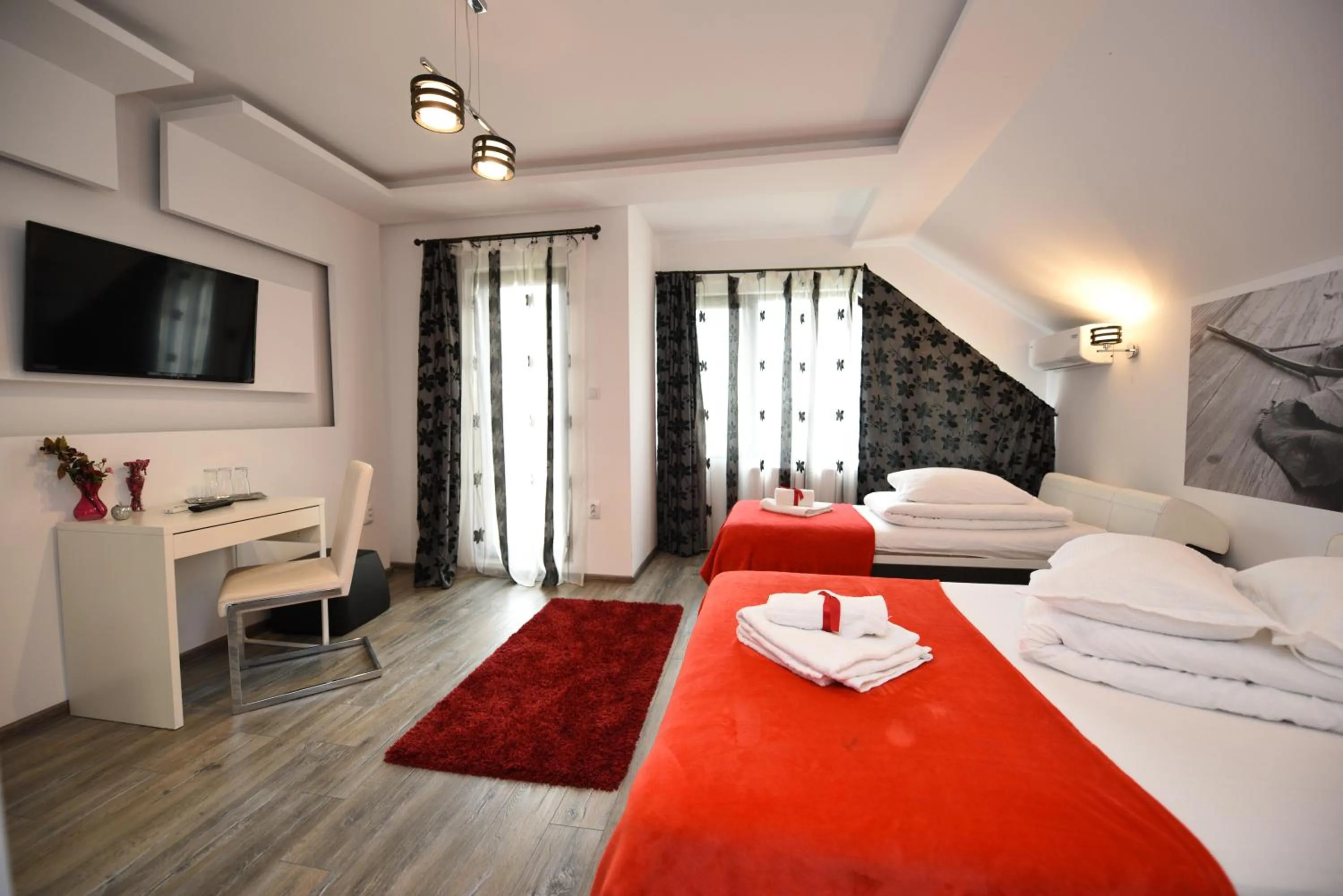 Bed in Pensiunea Avy