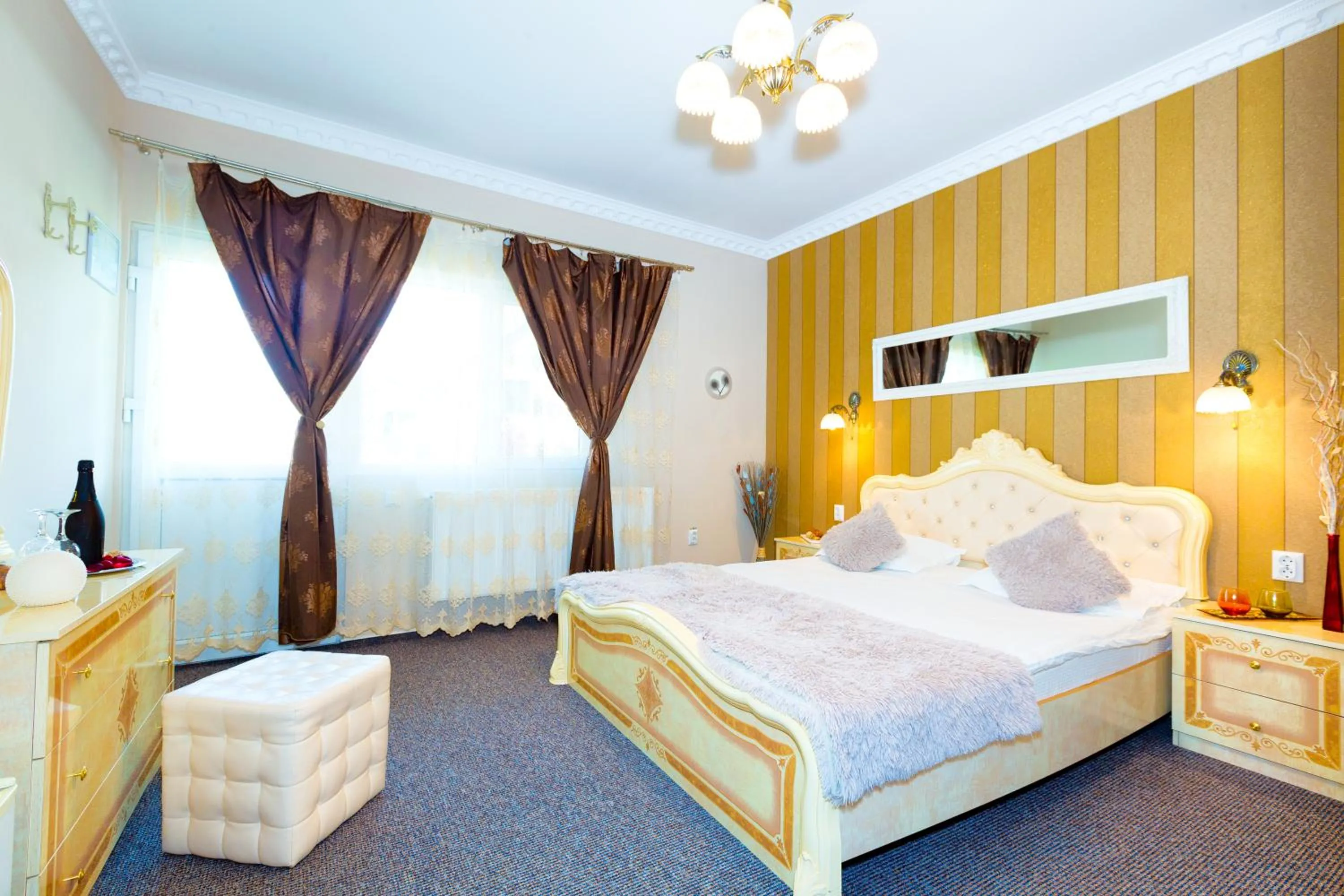 Bed in Pensiunea Avy