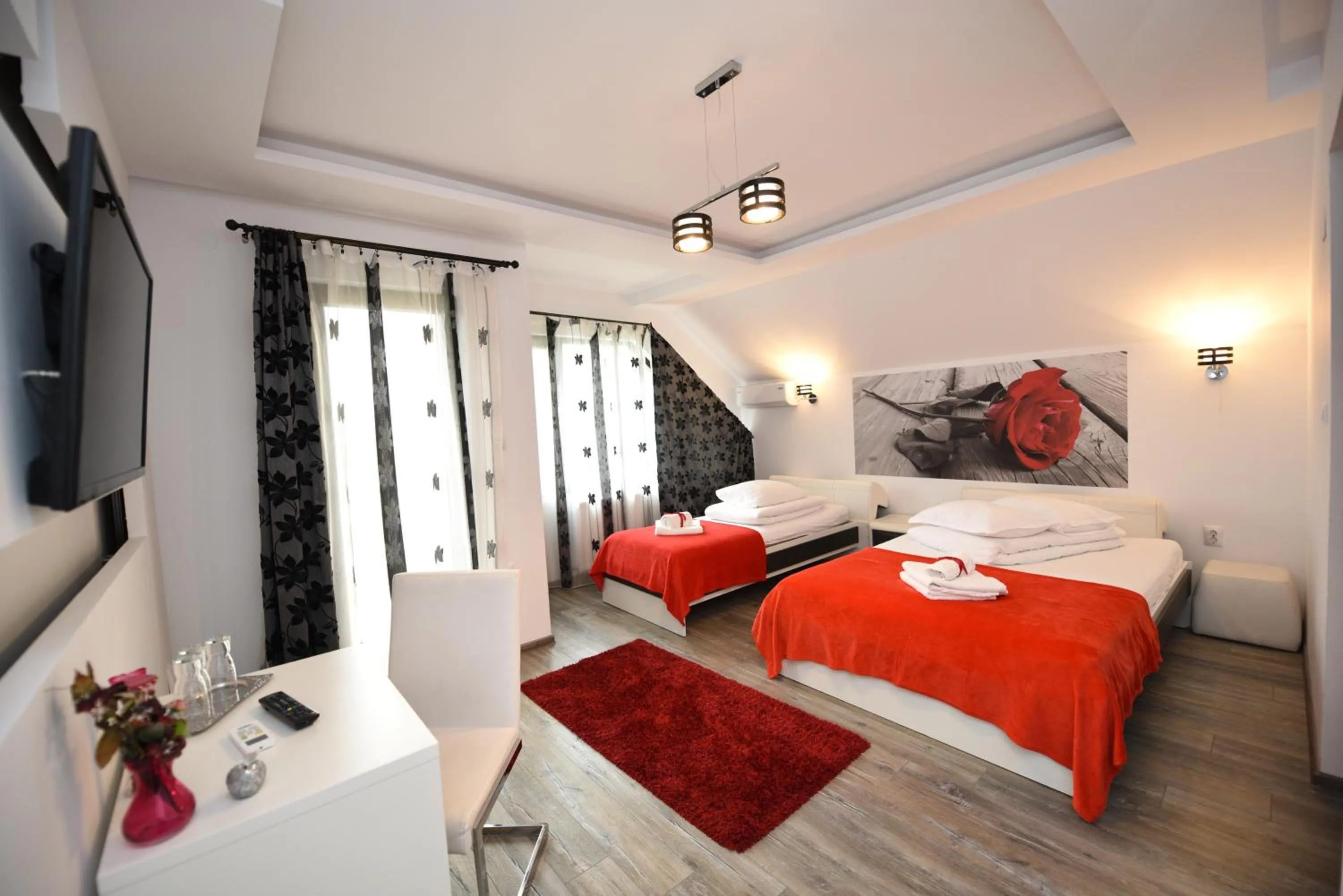 Bed in Pensiunea Avy