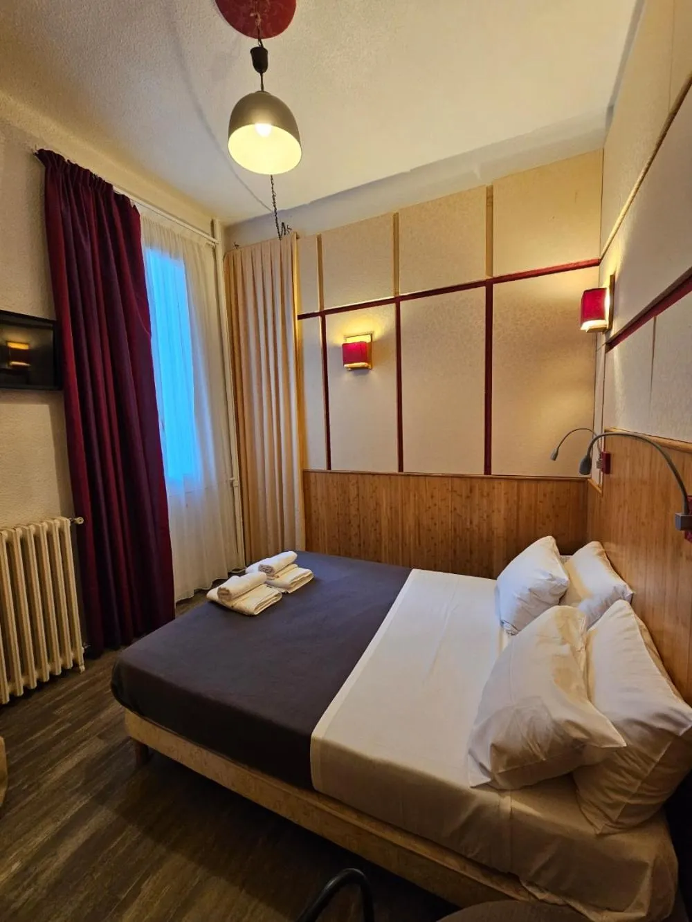 Bed in Hôtel De La Gare Nantes Station Hotel Nantes