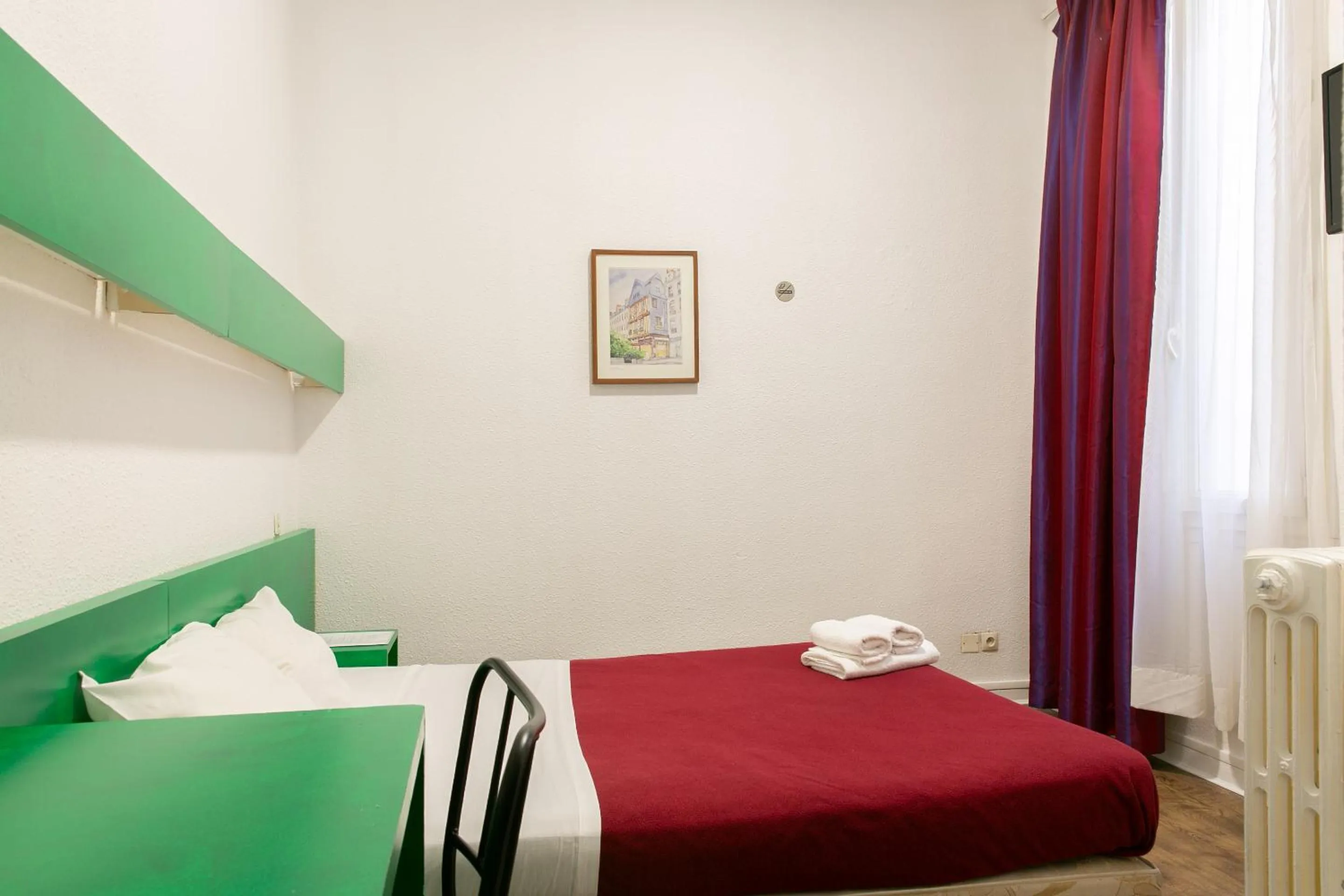 Bed in Hôtel De La Gare Nantes Station Hotel Nantes