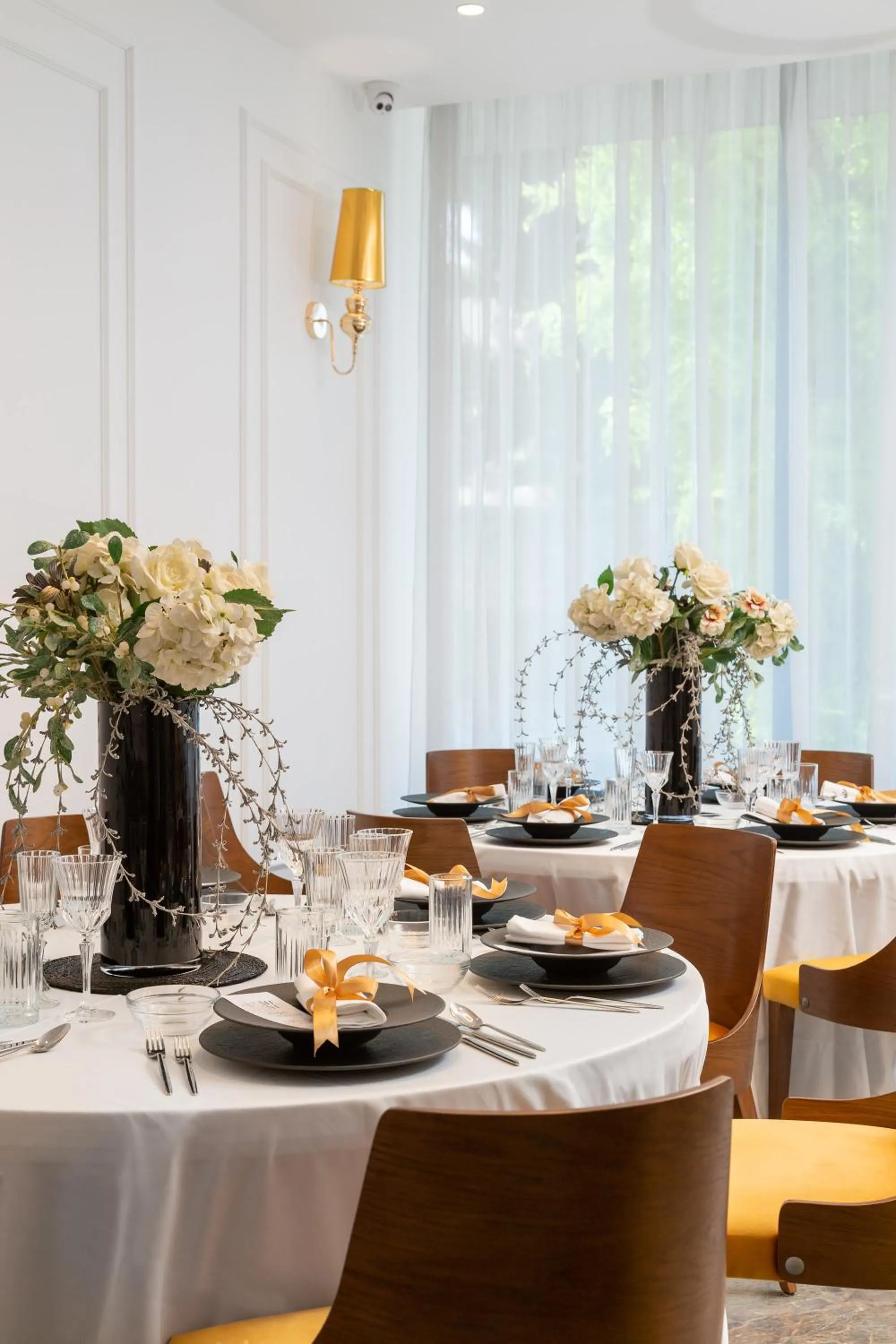 Restaurant/places to eat in Hotel Corner