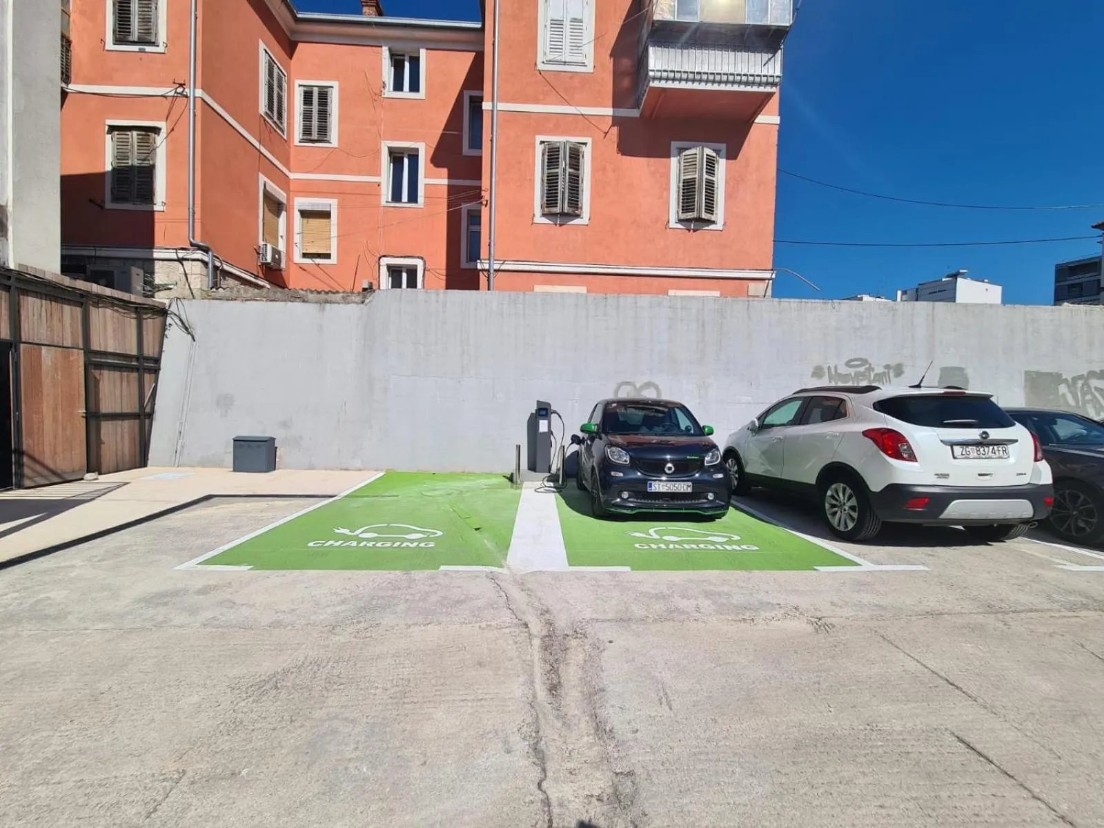 Parking in Hotel Corner