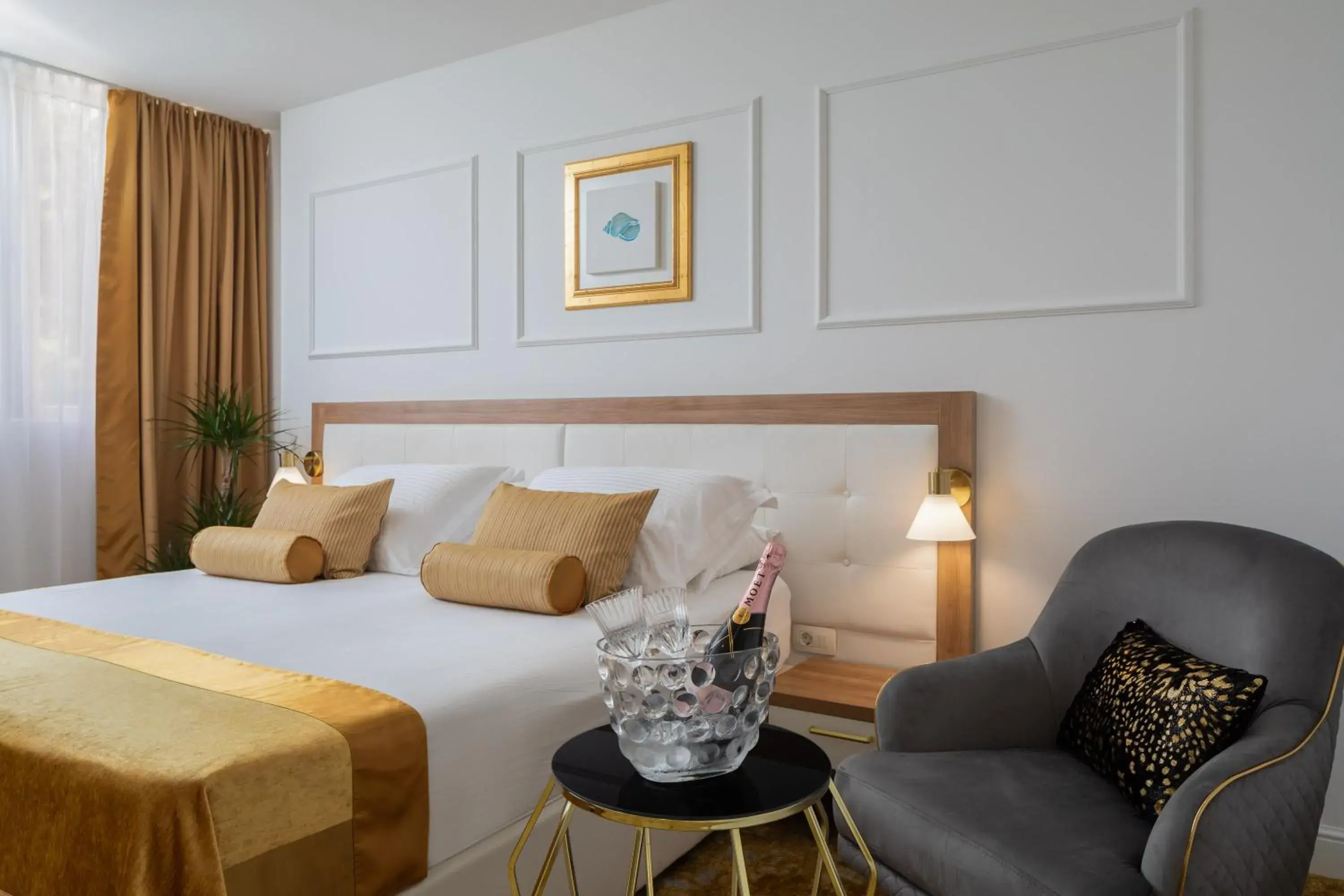 Bed in Hotel Corner Bed in Hotel Corner