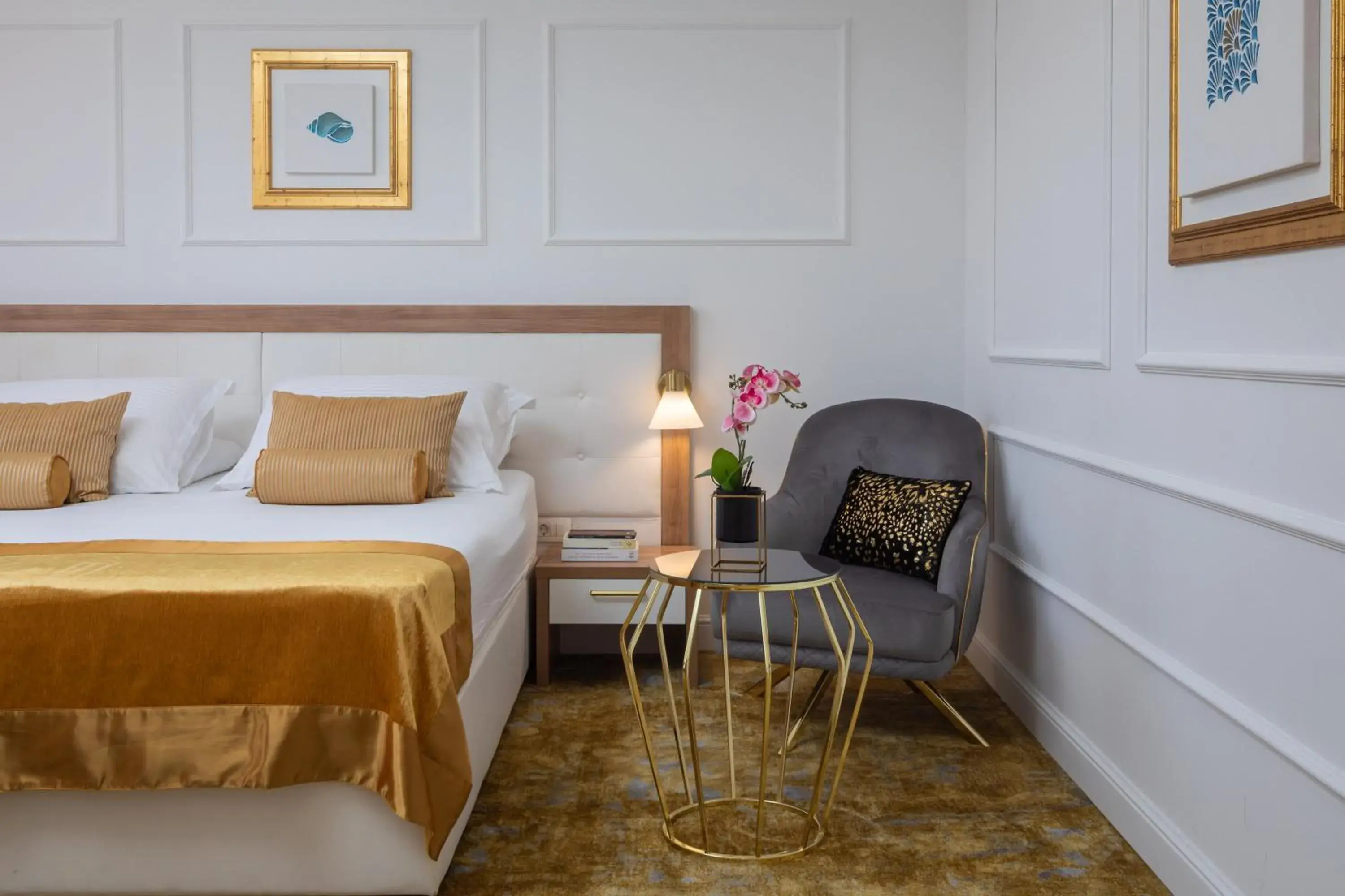 Bed in Hotel Corner Bed in Hotel Corner