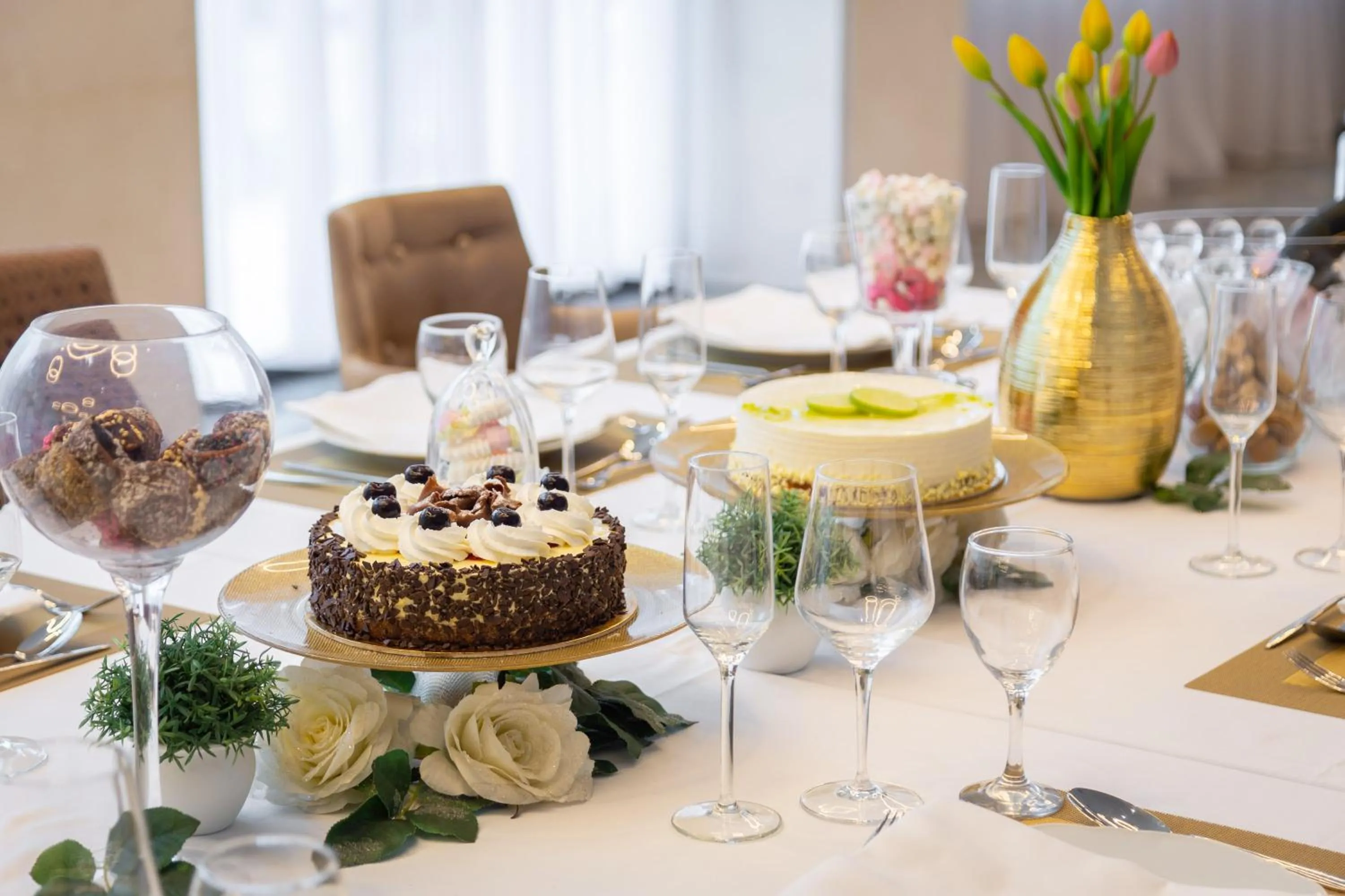 Food and drinks in Hotel Corner