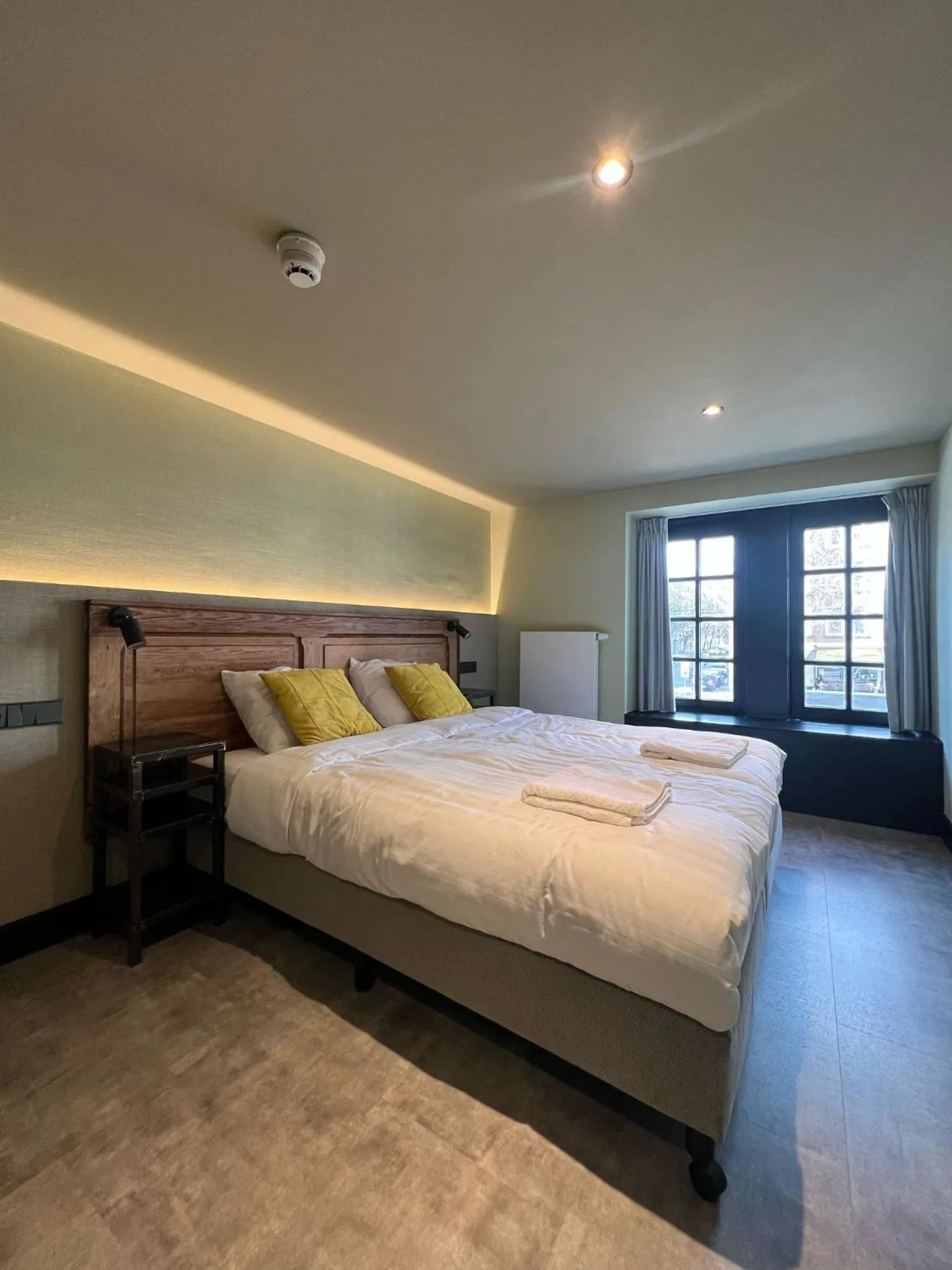 Bedroom, Bed in Amigo Hotel