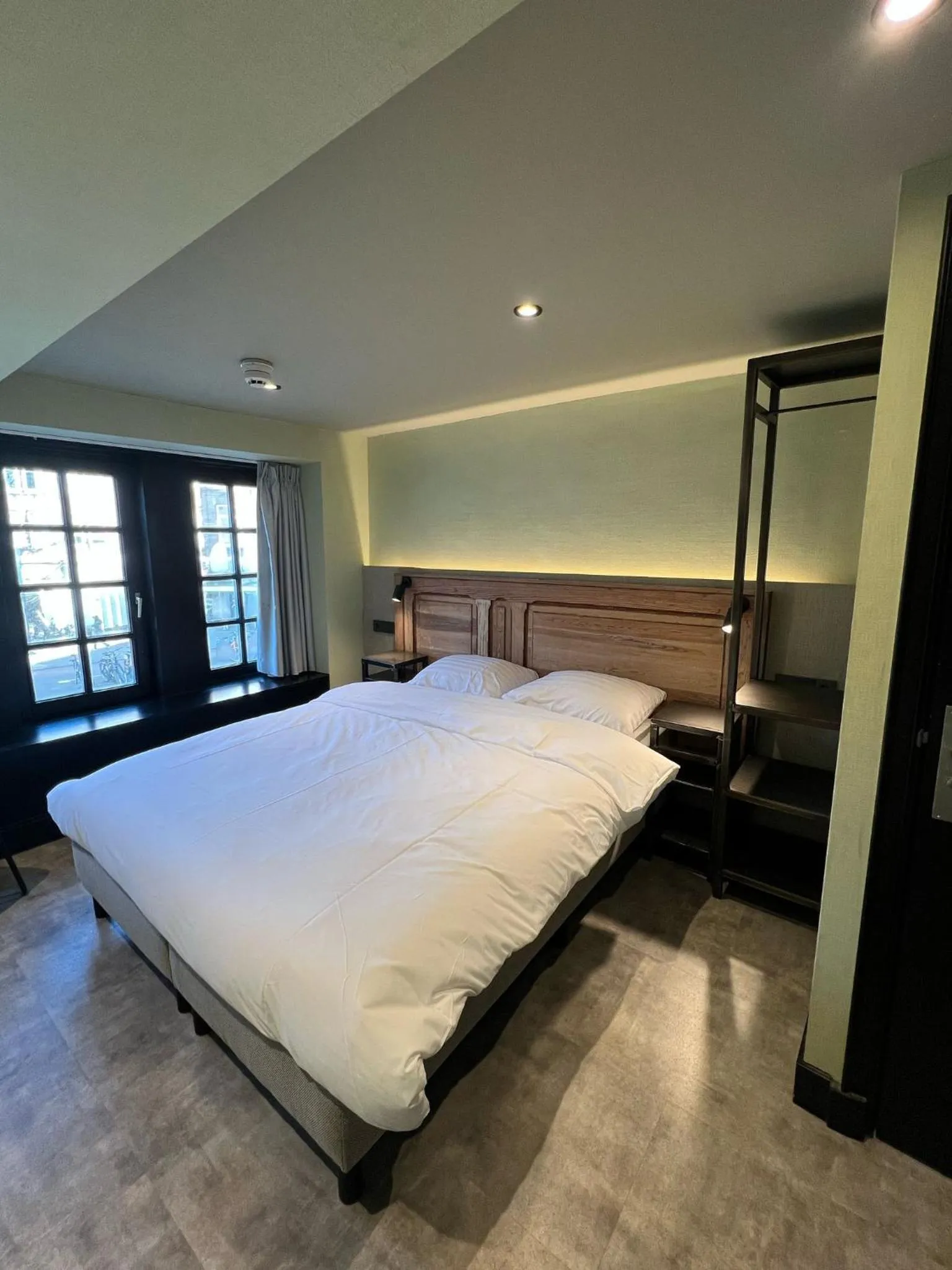 Bedroom, Bed in Amigo Hotel