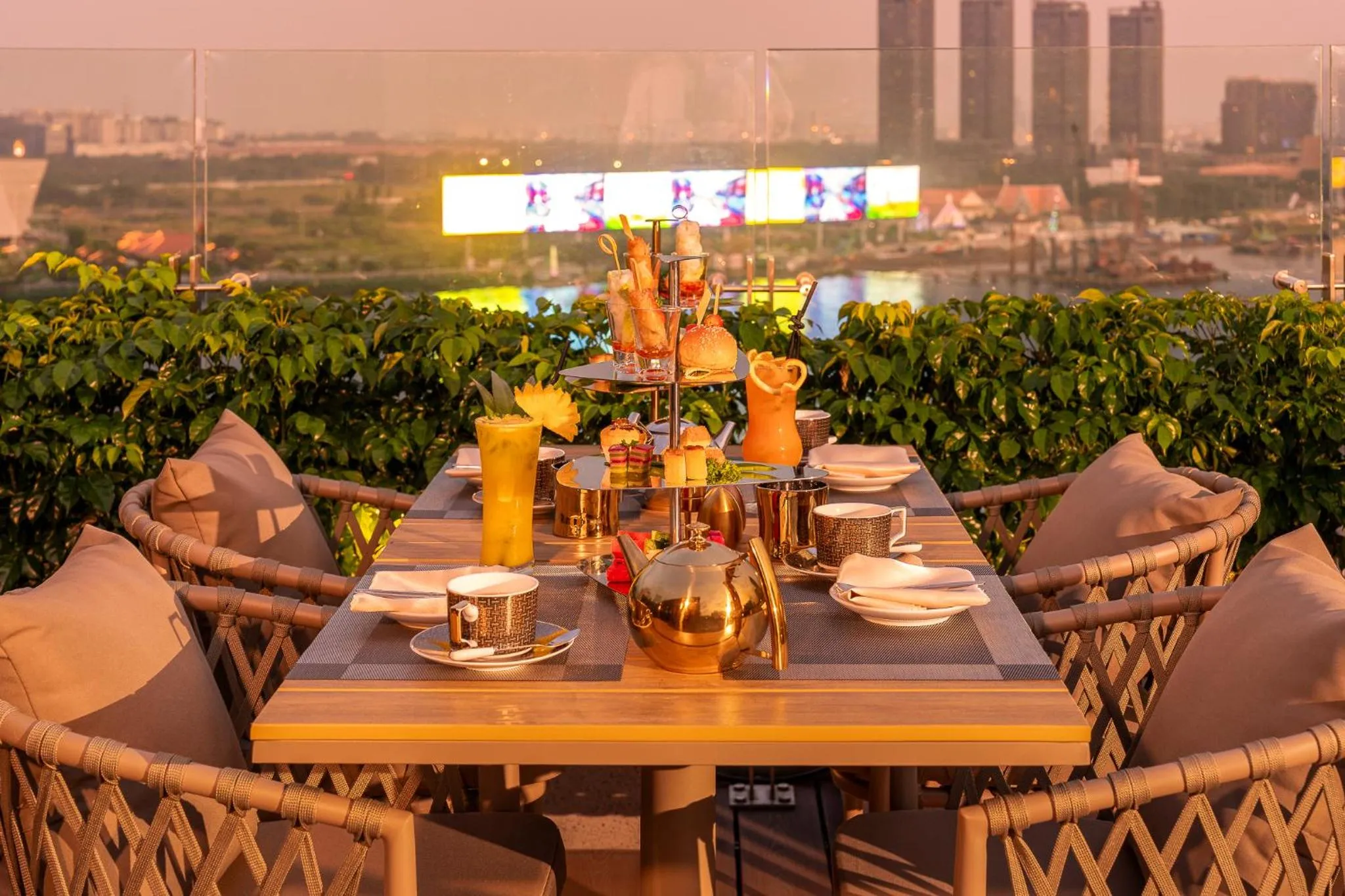 Restaurant/places to eat in Adora Mira Riverside