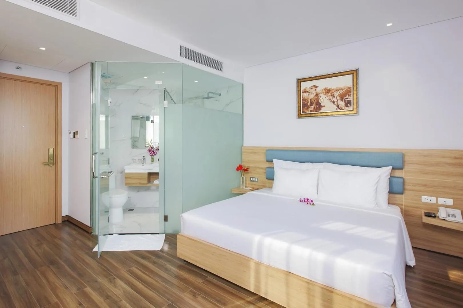 Photo of the whole room, Bed in RAMADA ENCORE - Upgrading for your comfort