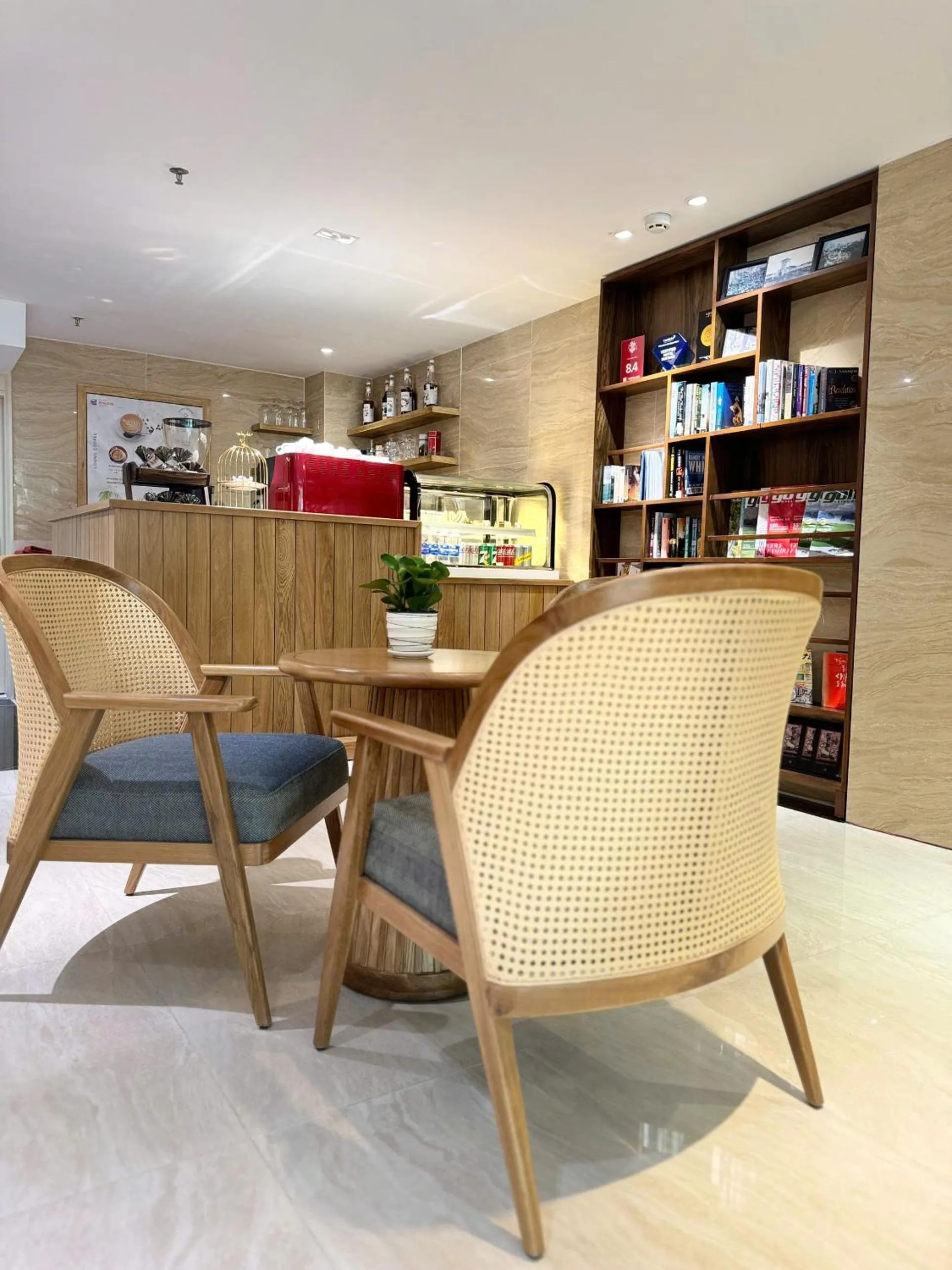 Lounge or bar in RAMADA ENCORE - Upgrading for your comfort