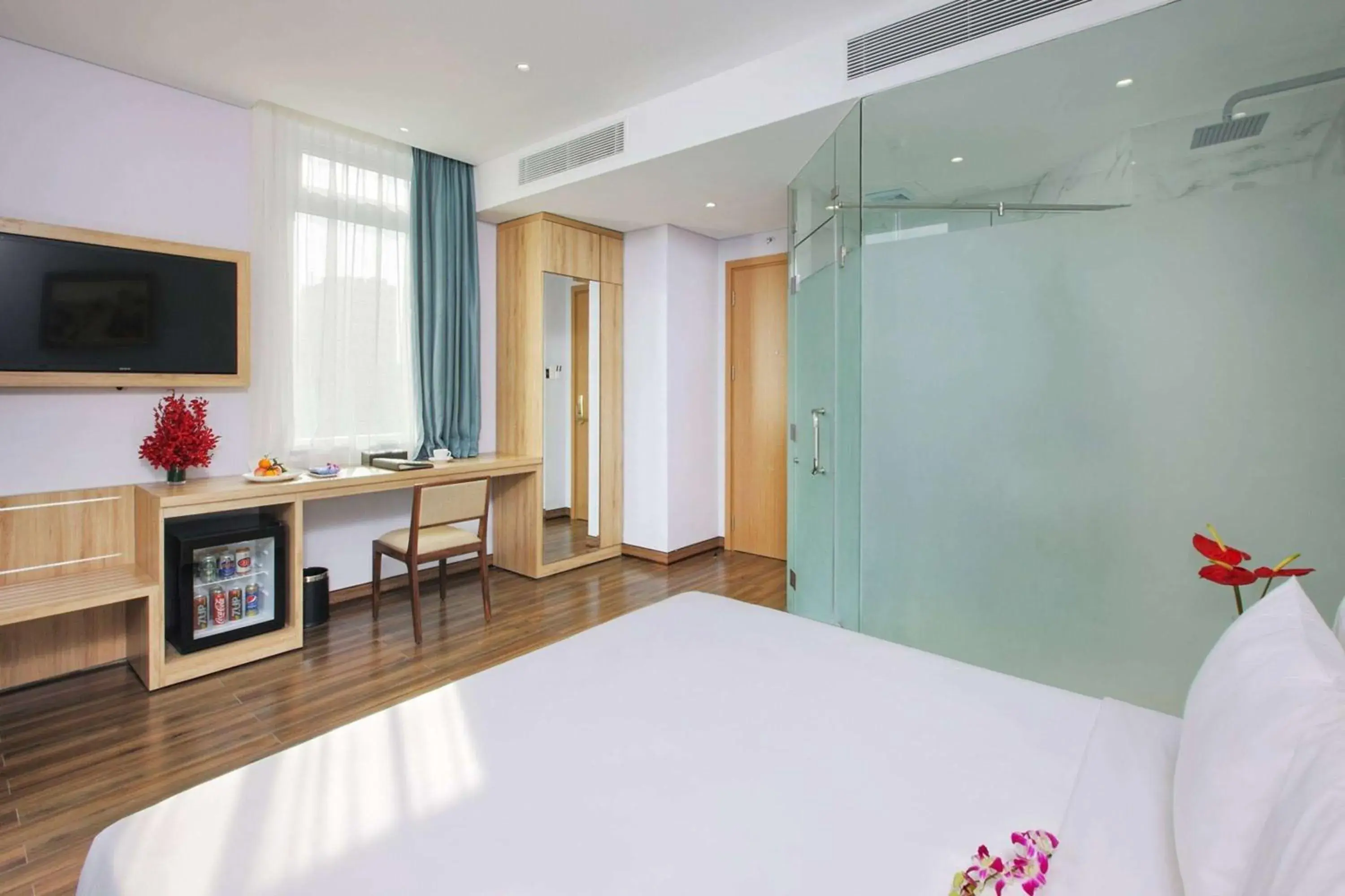 Photo of the whole room, Bed in RAMADA ENCORE - Upgrading for your comfort Photo of the whole room, Bed in RAMADA ENCORE - Upgrading for your comfort