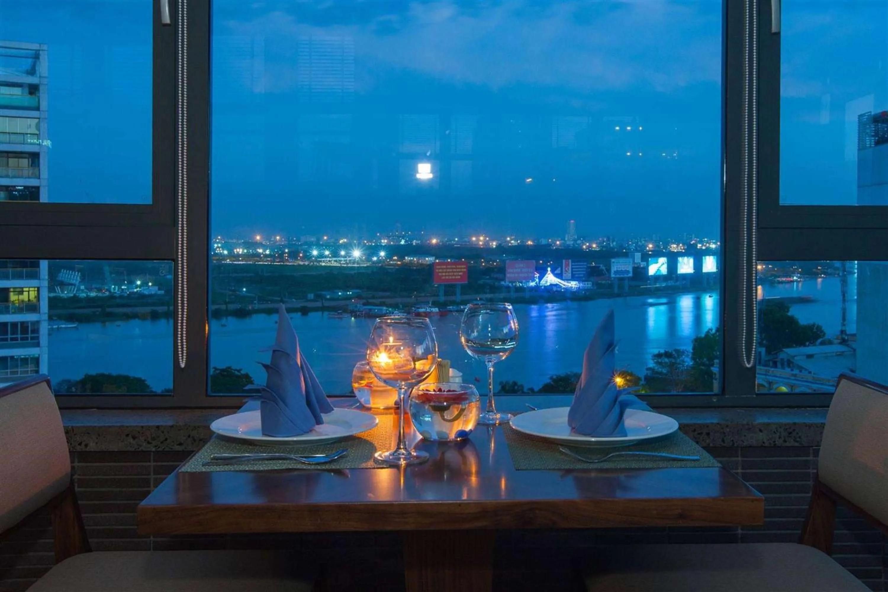 Restaurant/places to eat in RAMADA ENCORE - Upgrading for your comfort