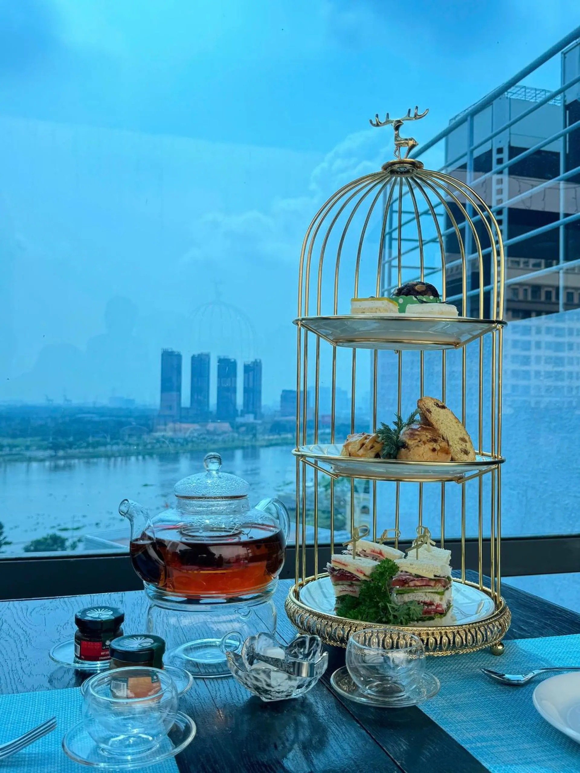 Lounge or bar in RAMADA ENCORE - Upgrading for your comfort