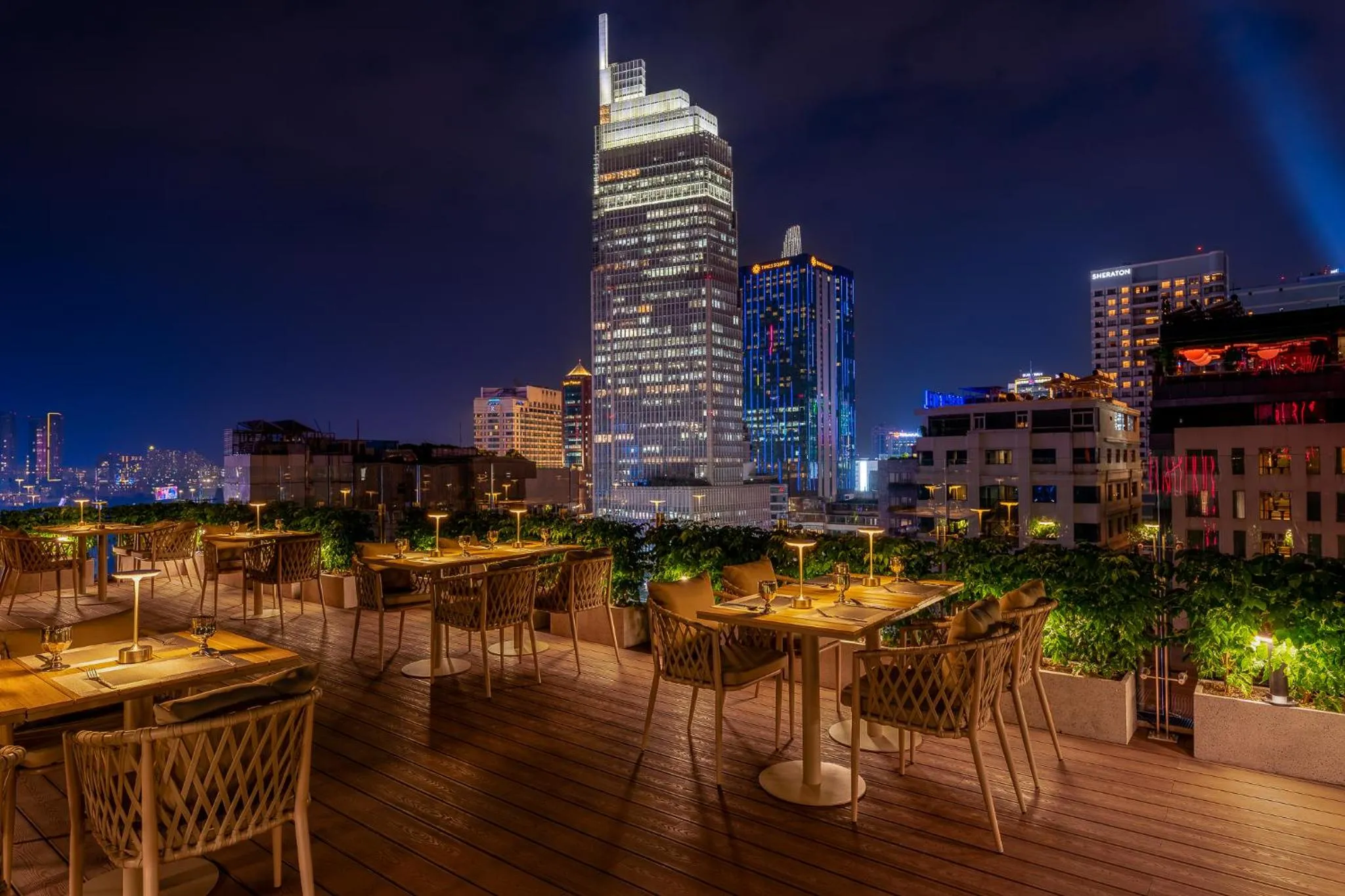 Restaurant/places to eat in Adora Mira Riverside