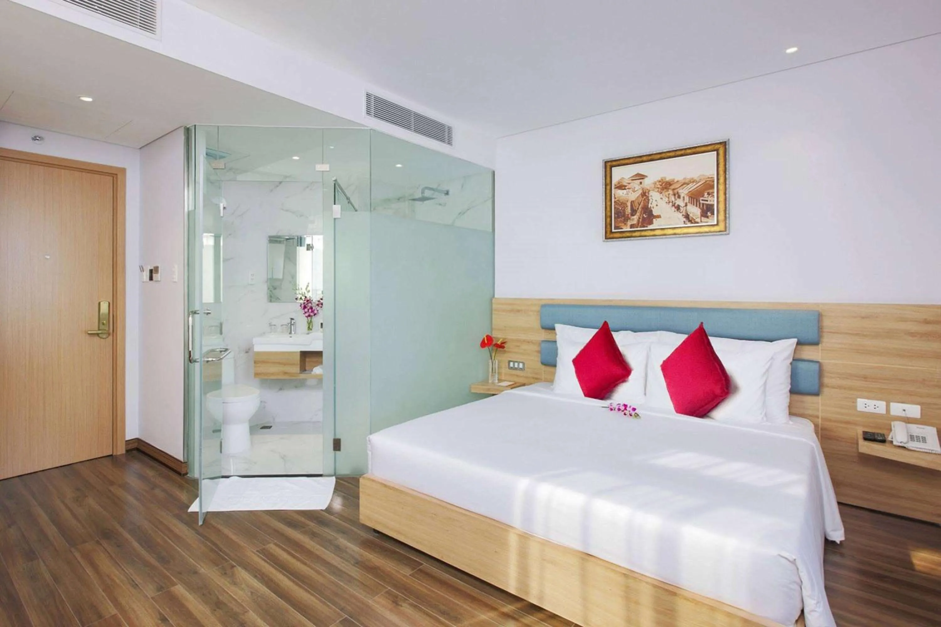 Photo of the whole room, Bed in RAMADA ENCORE - Upgrading for your comfort