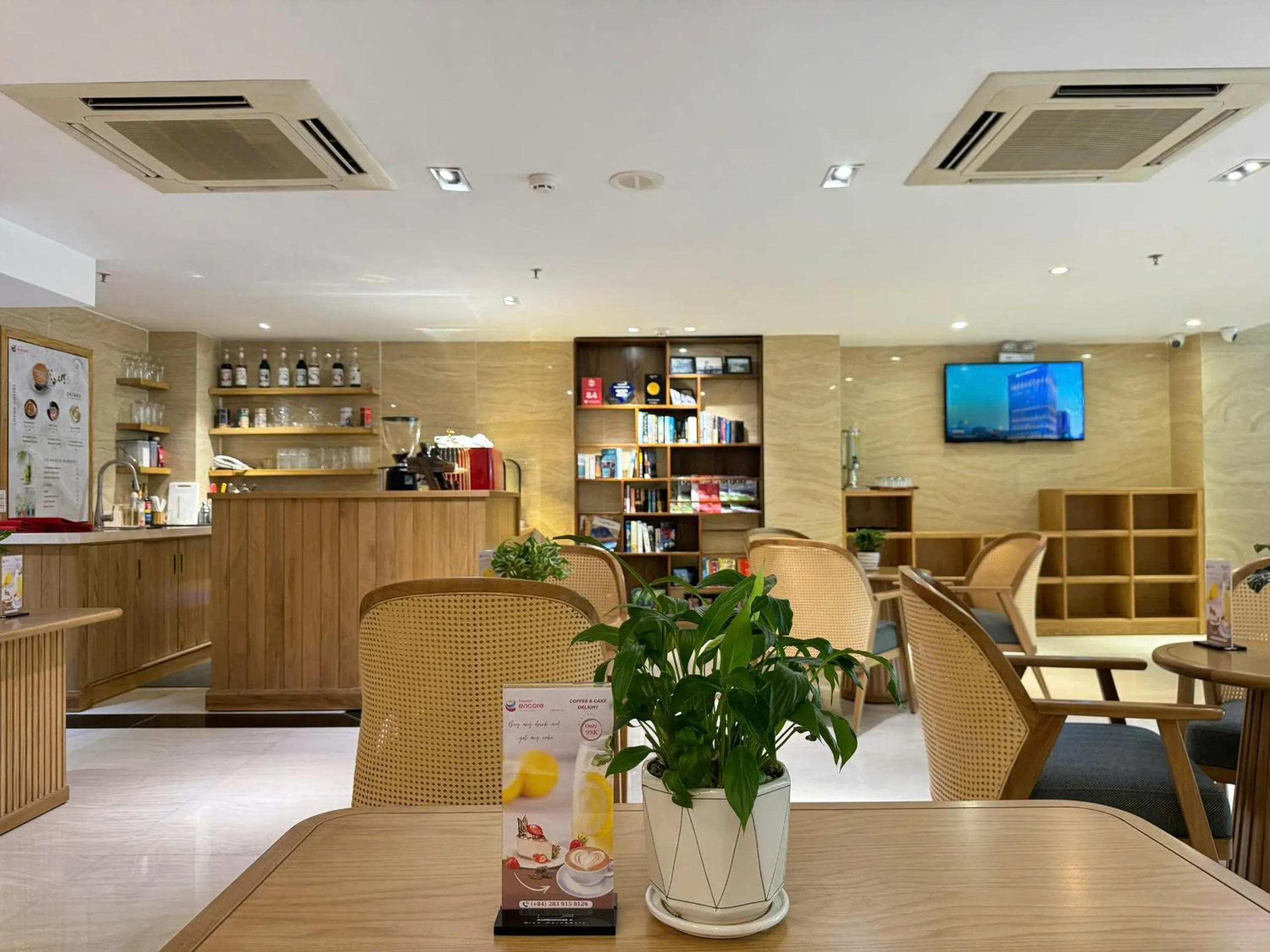 Lounge or bar in RAMADA ENCORE - Upgrading for your comfort