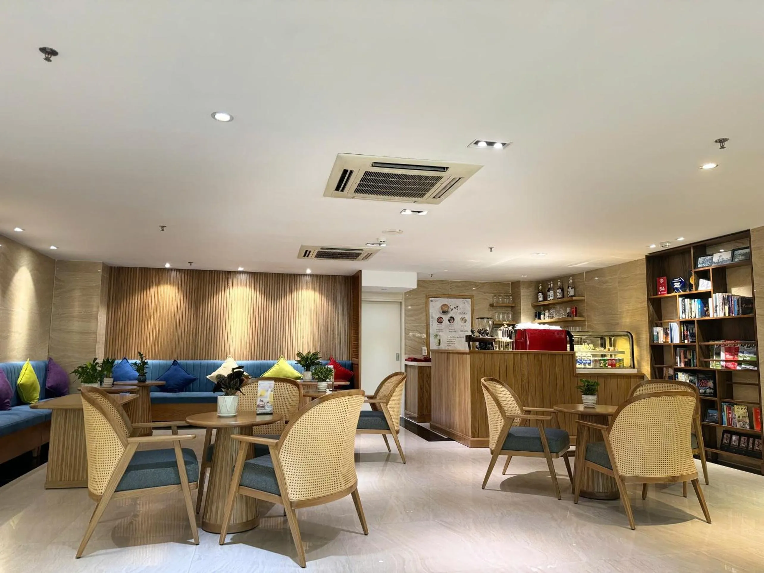 Lounge or bar in RAMADA ENCORE - Upgrading for your comfort
