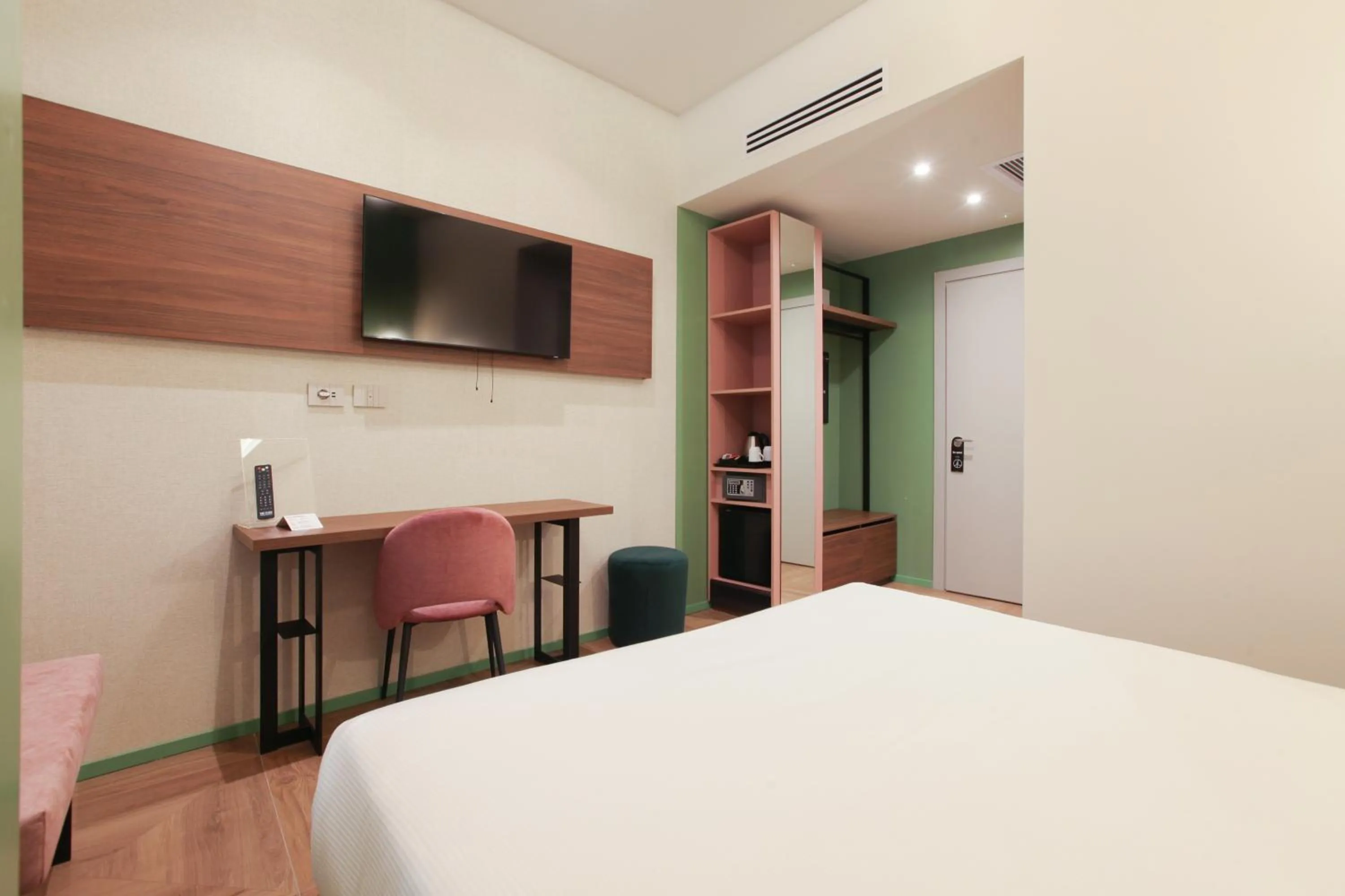 Photo of the whole room, Bed in The FLOOR